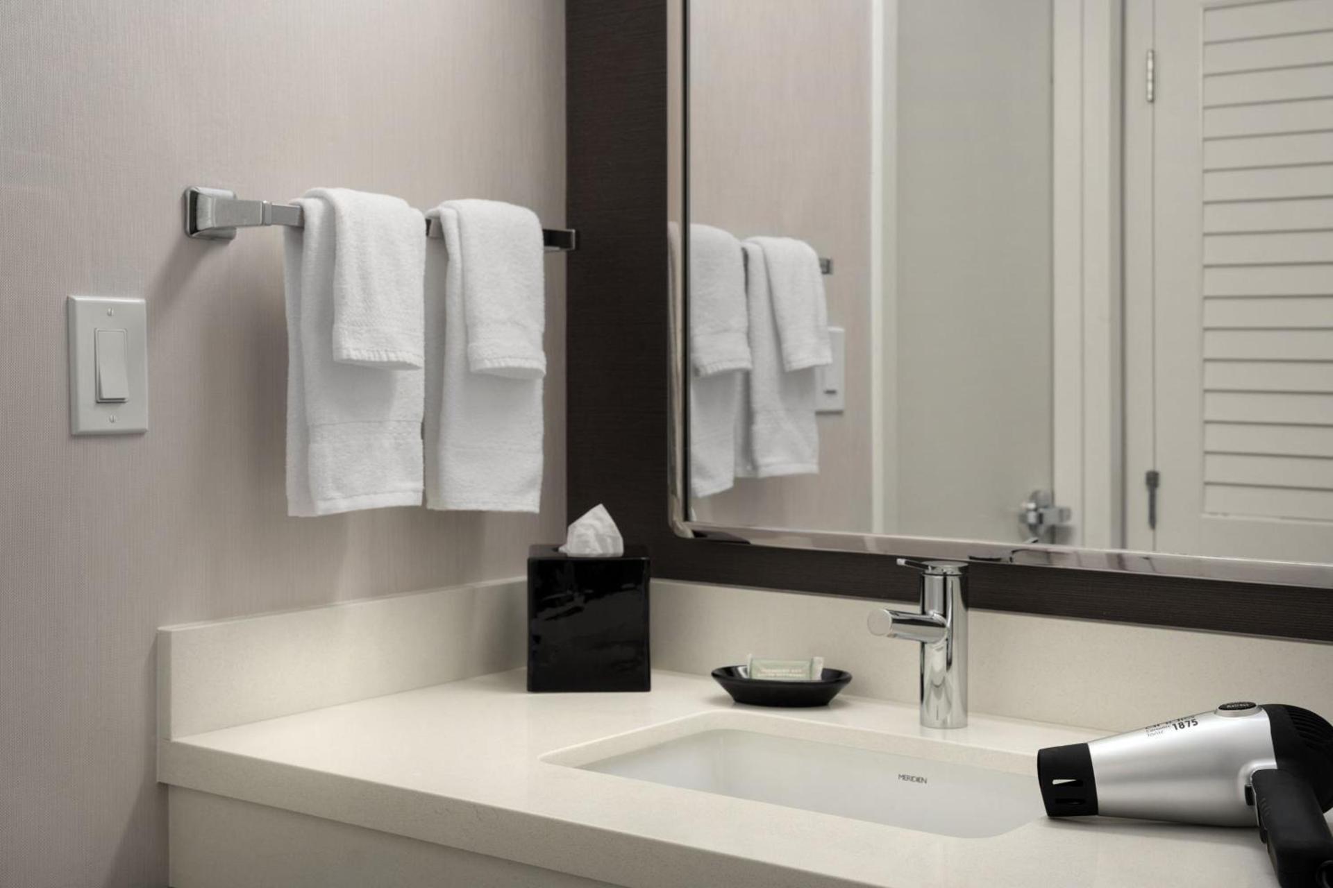 Courtyard by Marriott Portland Beaverton photo 14