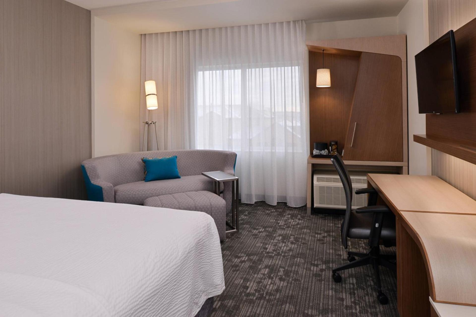 Courtyard by Marriott Toledo North photo 6