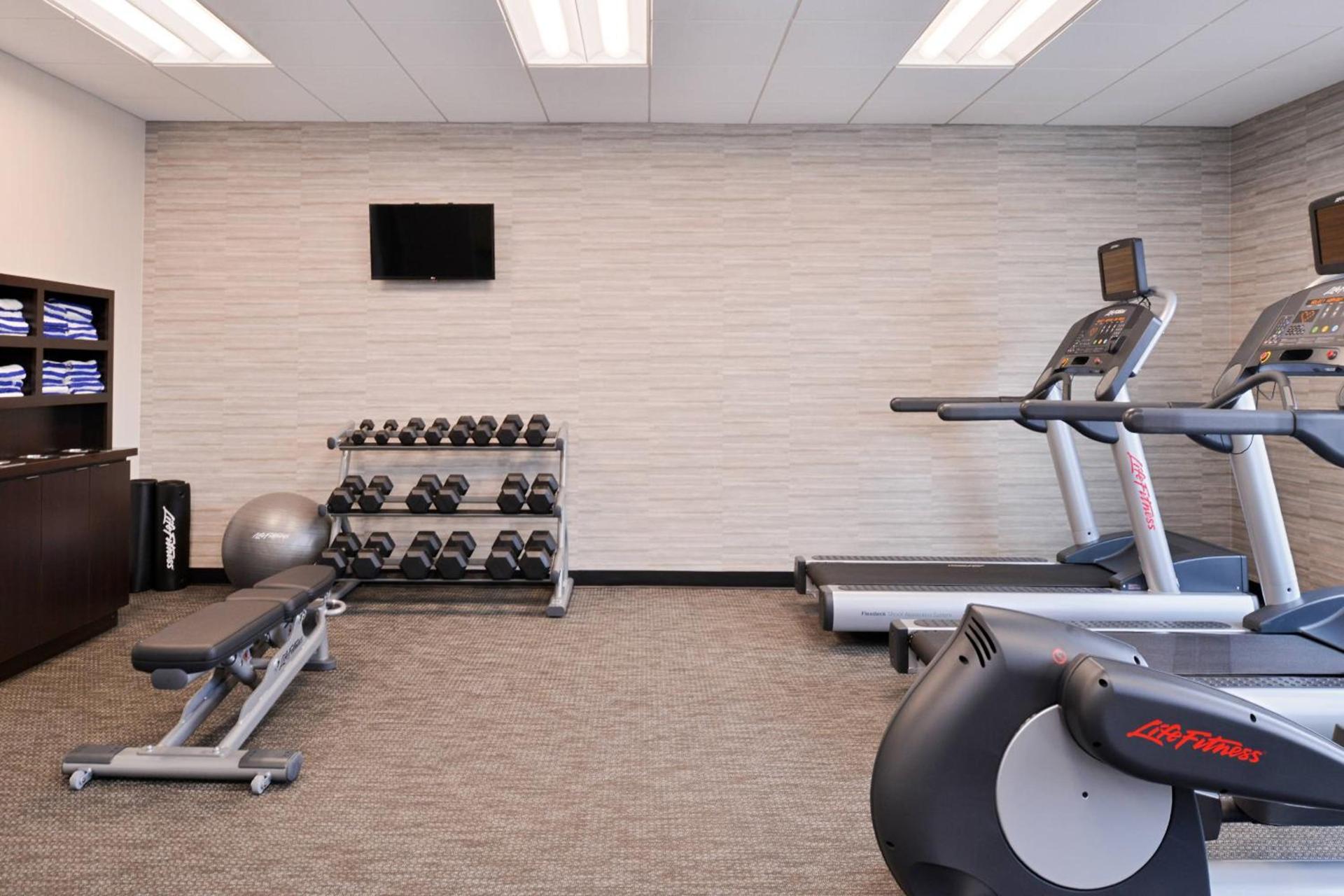 Courtyard by Marriott Toledo North photo 23