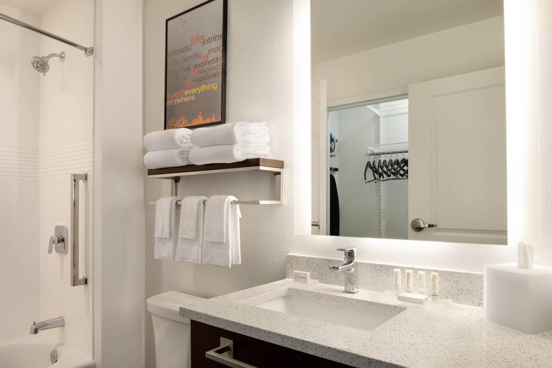 TownePlace Suites by Marriott Milwaukee Grafton photo 10