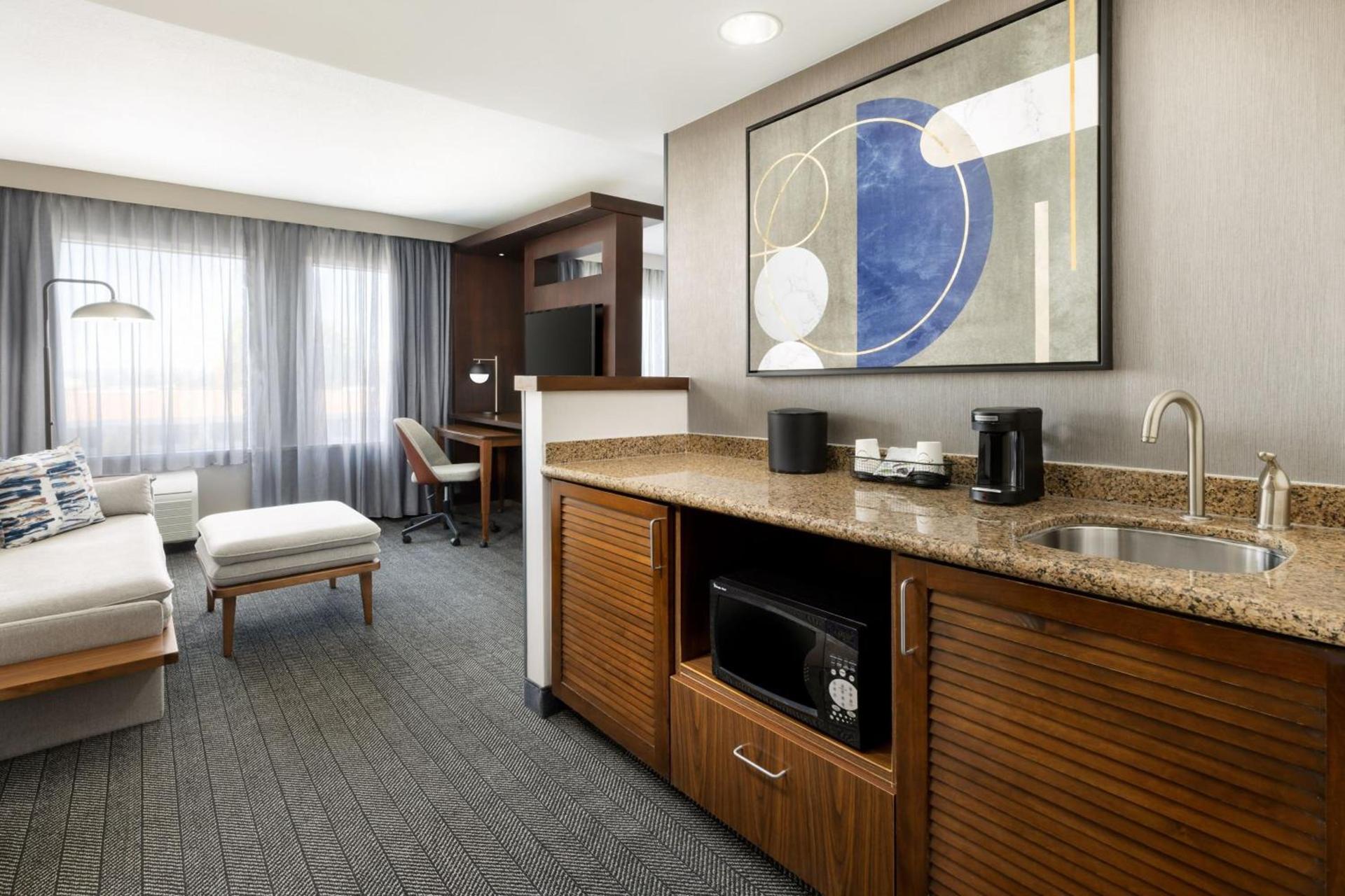 Courtyard by Marriott Los Angeles Woodland Hills photo 31