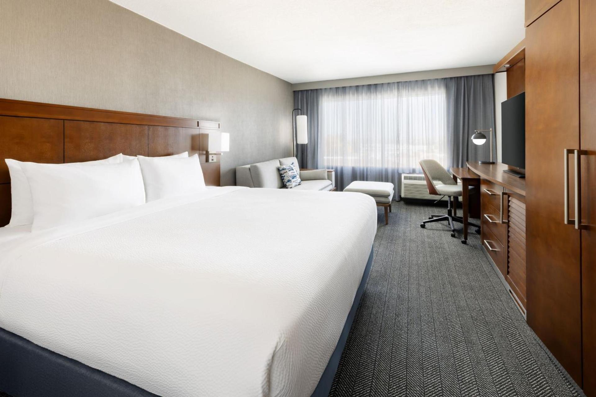 Courtyard by Marriott Los Angeles Woodland Hills photo 47