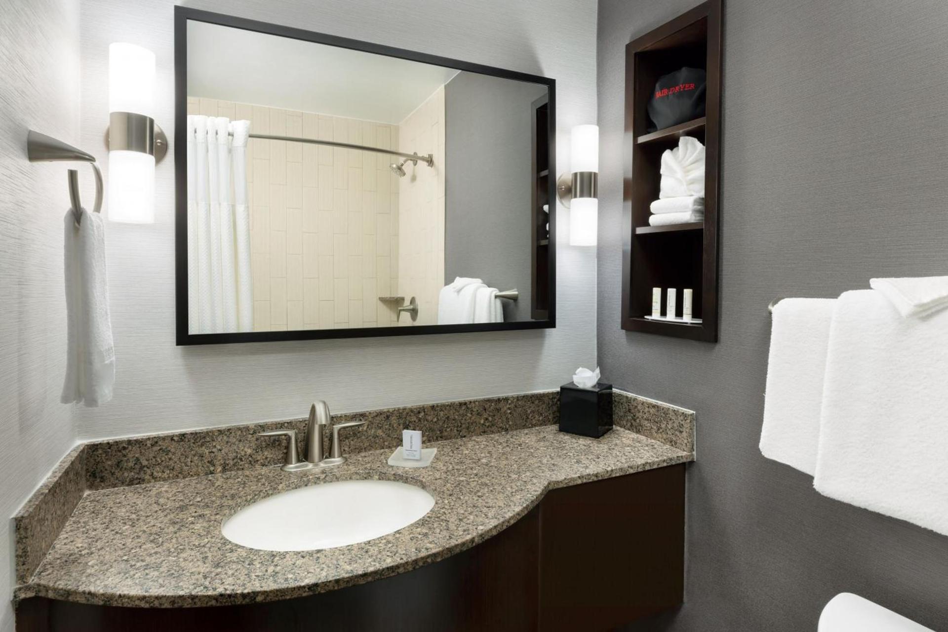 Courtyard by Marriott Los Angeles Woodland Hills photo 35