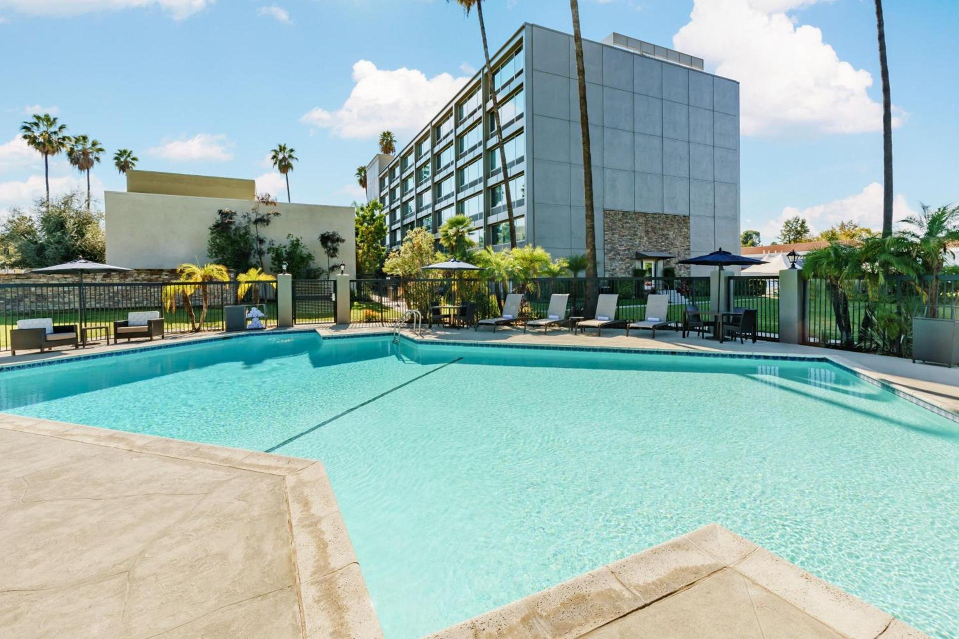 Courtyard by Marriott Los Angeles Woodland Hills photo 46