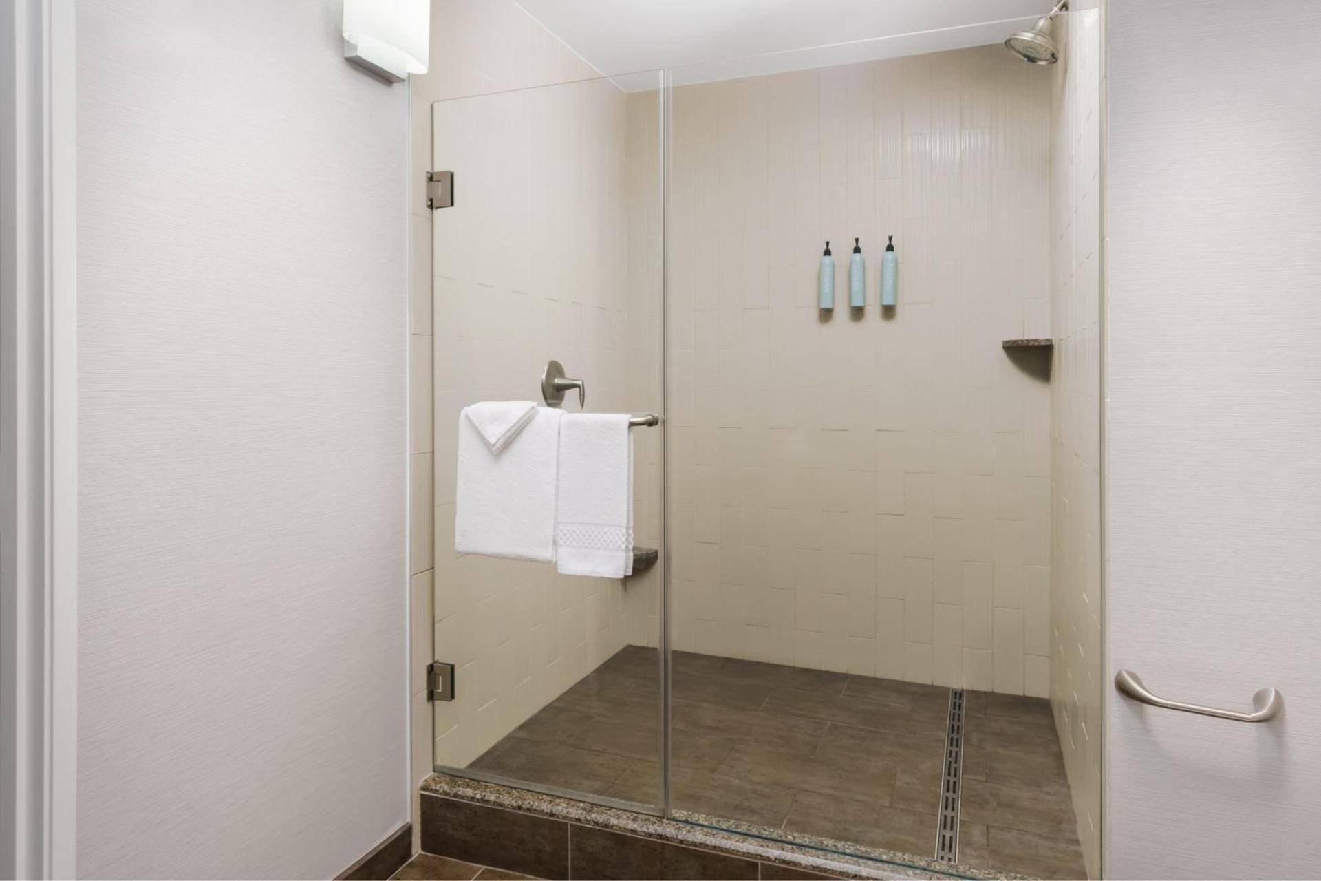 Courtyard by Marriott Los Angeles Woodland Hills photo 50