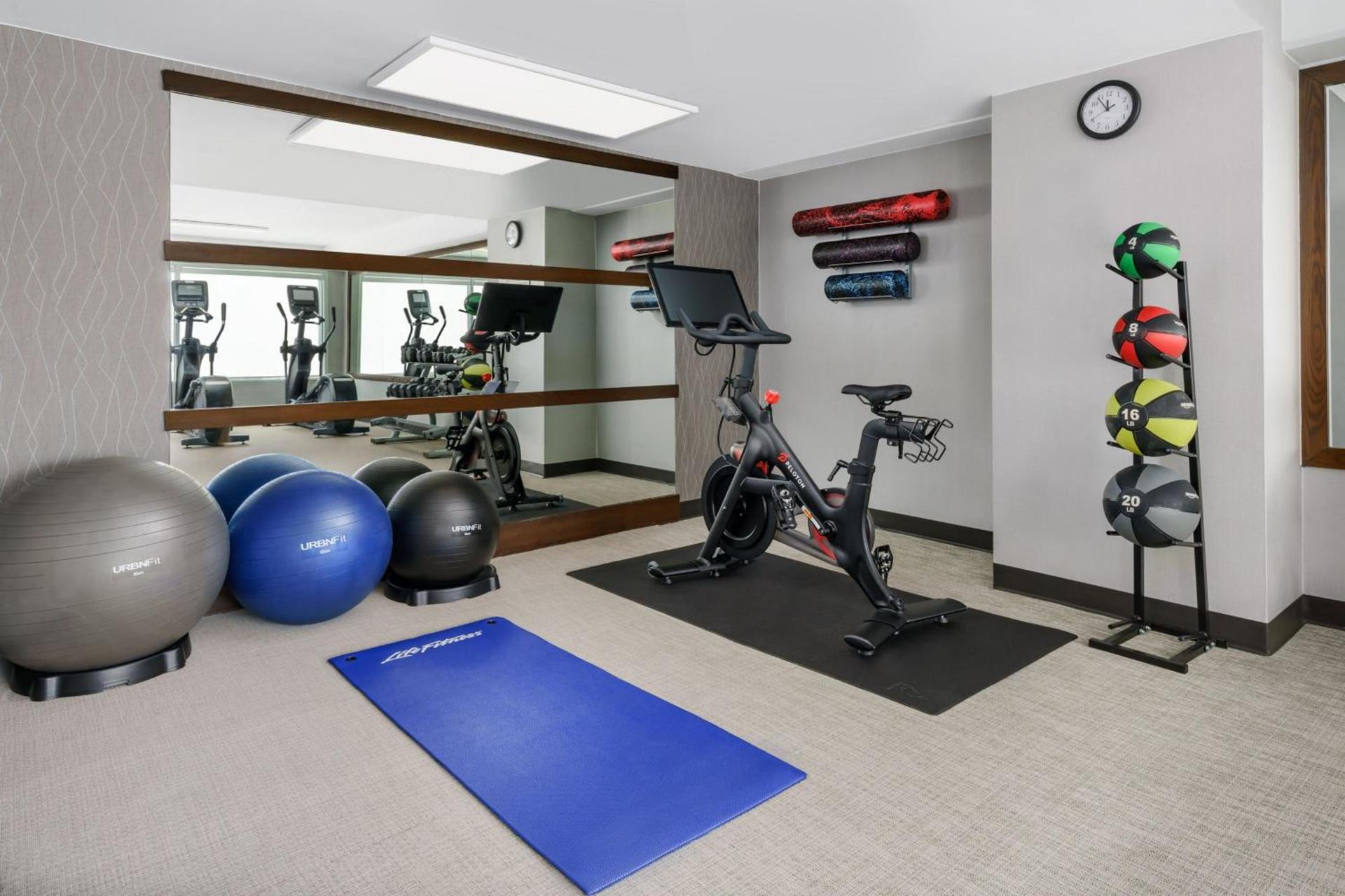 Courtyard by Marriott Los Angeles Woodland Hills photo 18