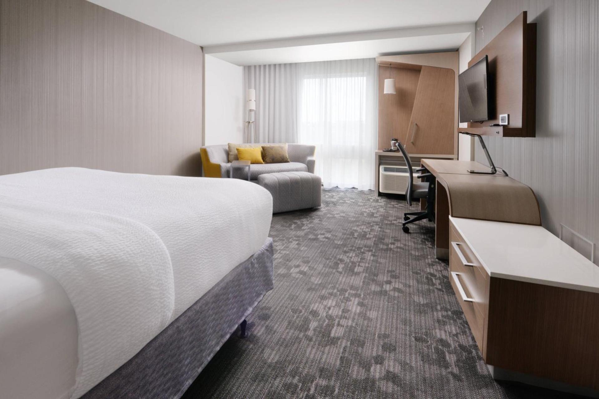 Courtyard by Marriott Dallas Plano/The Colony photo 7