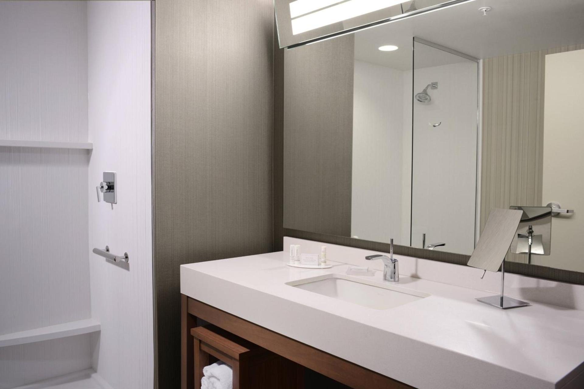 Courtyard by Marriott Dallas Plano/The Colony photo 10
