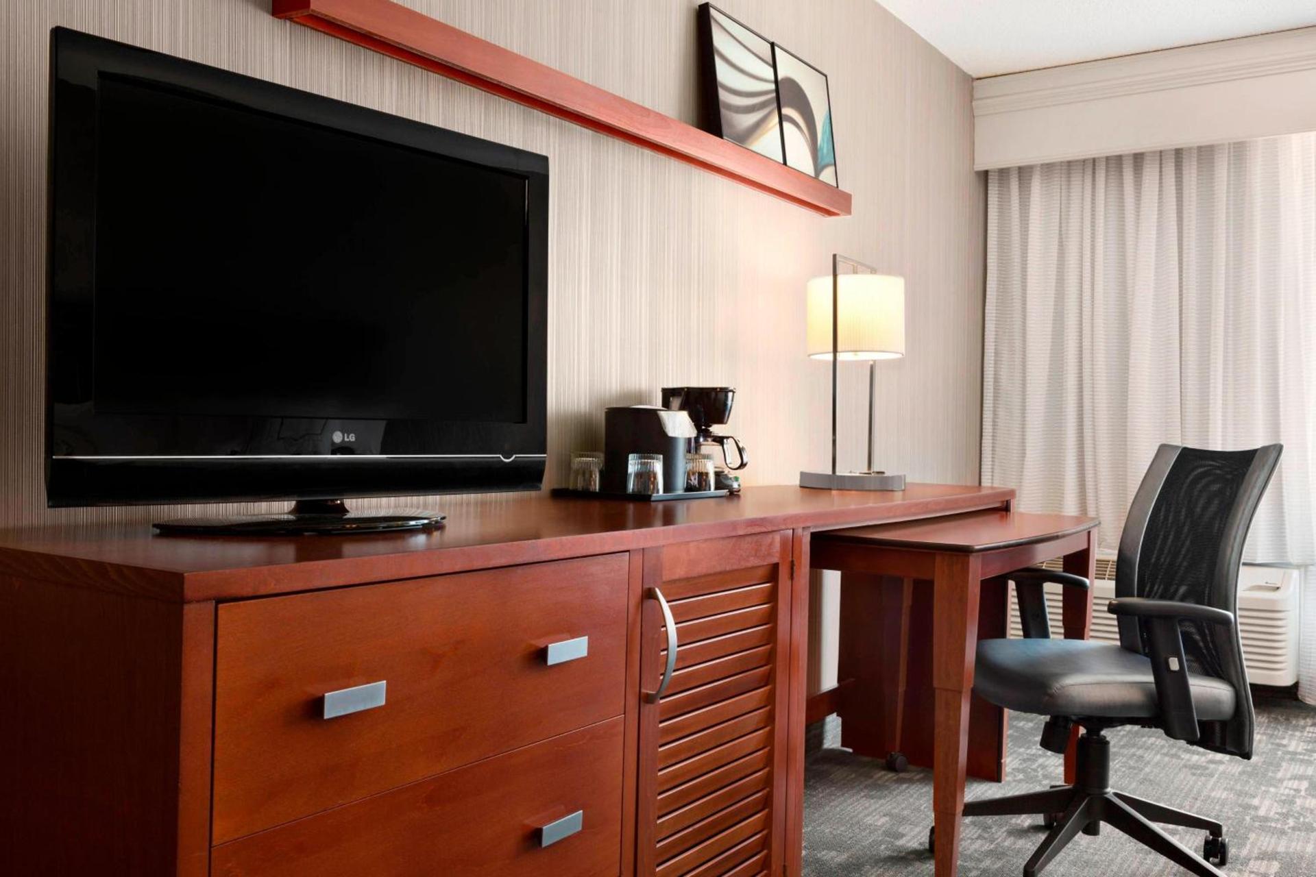 Courtyard by Marriott Springfield photo 12
