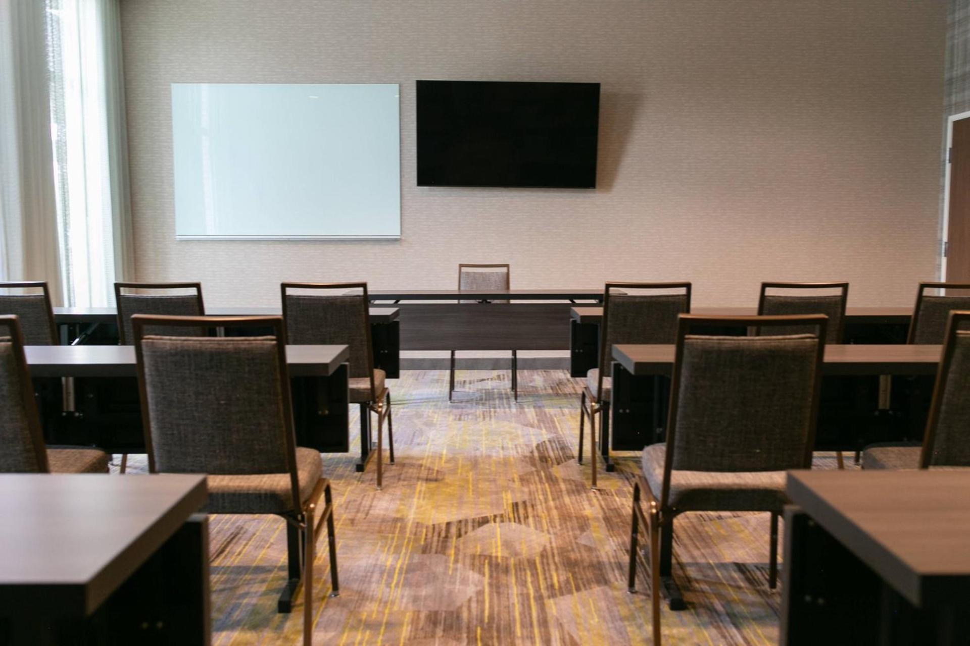 Courtyard by Marriott Elkhart photo 4
