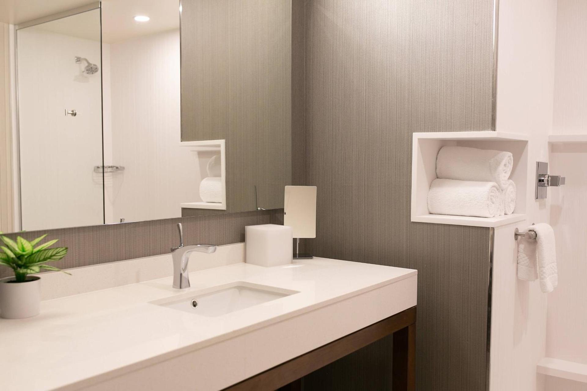 Courtyard by Marriott Elkhart photo 23