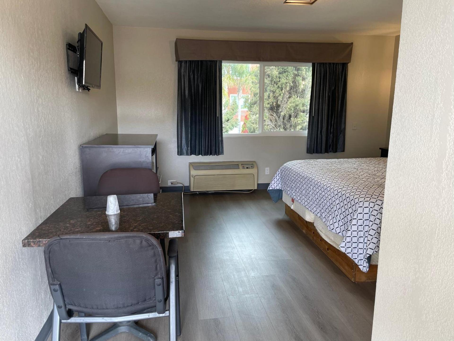 Villa Inn Anaheim photo 10