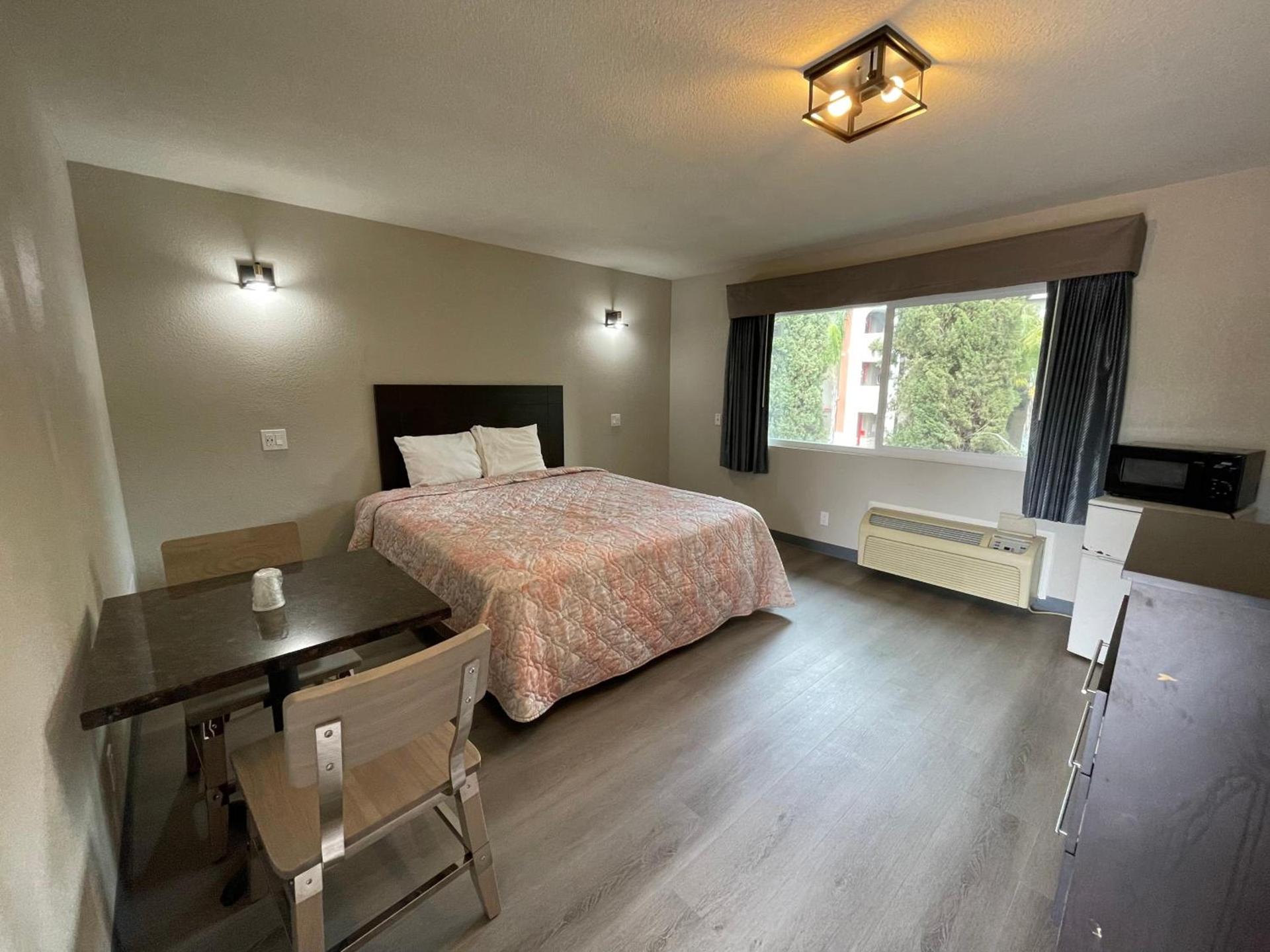 Villa Inn Anaheim photo 15