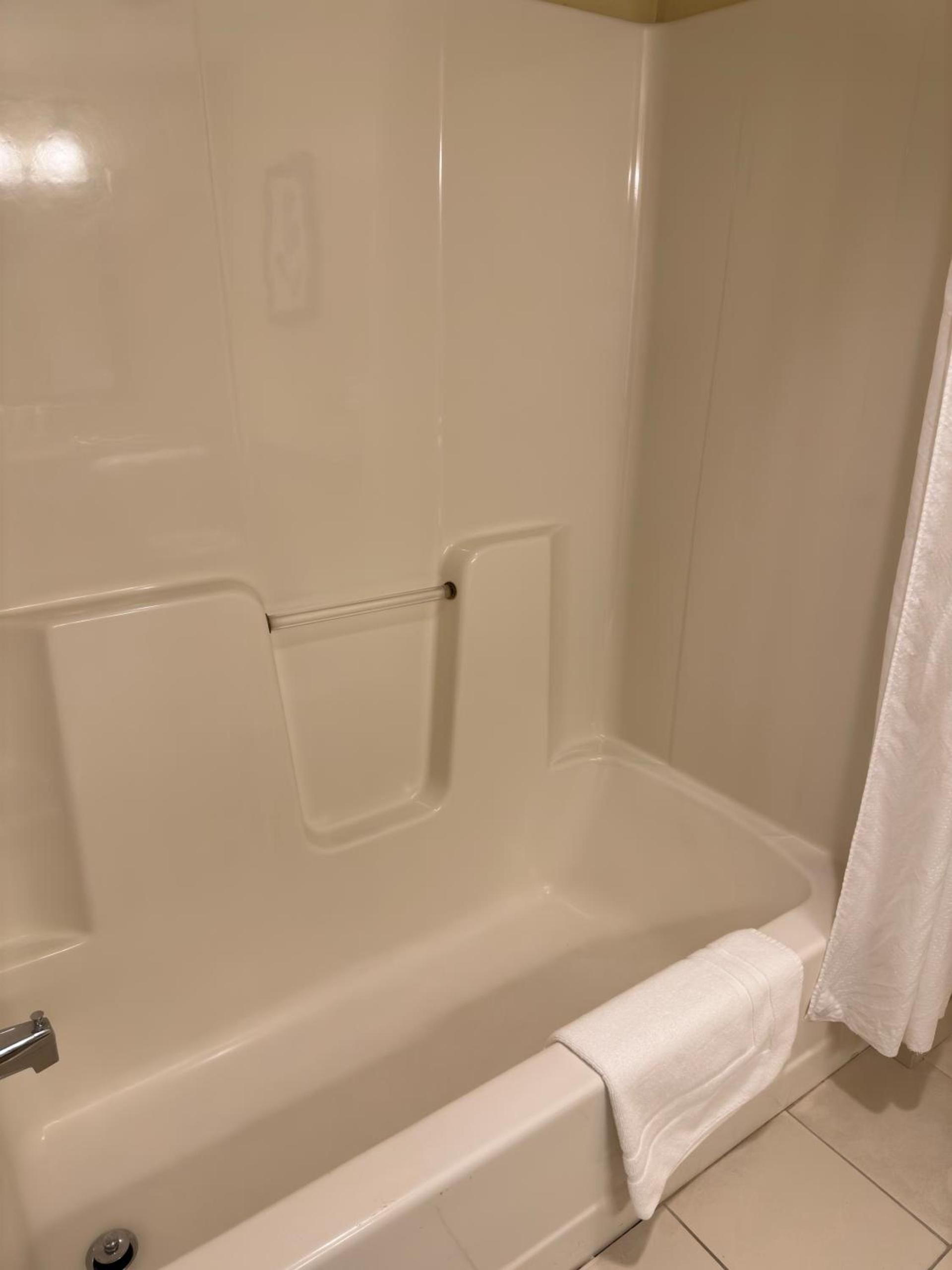 Country Inn & Suites by Radisson, Macedonia, OH photo 30