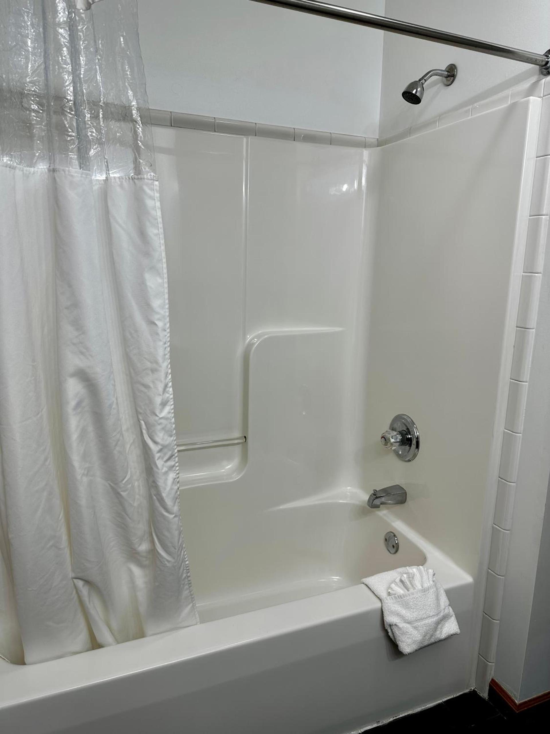 Attica Inn photo 22