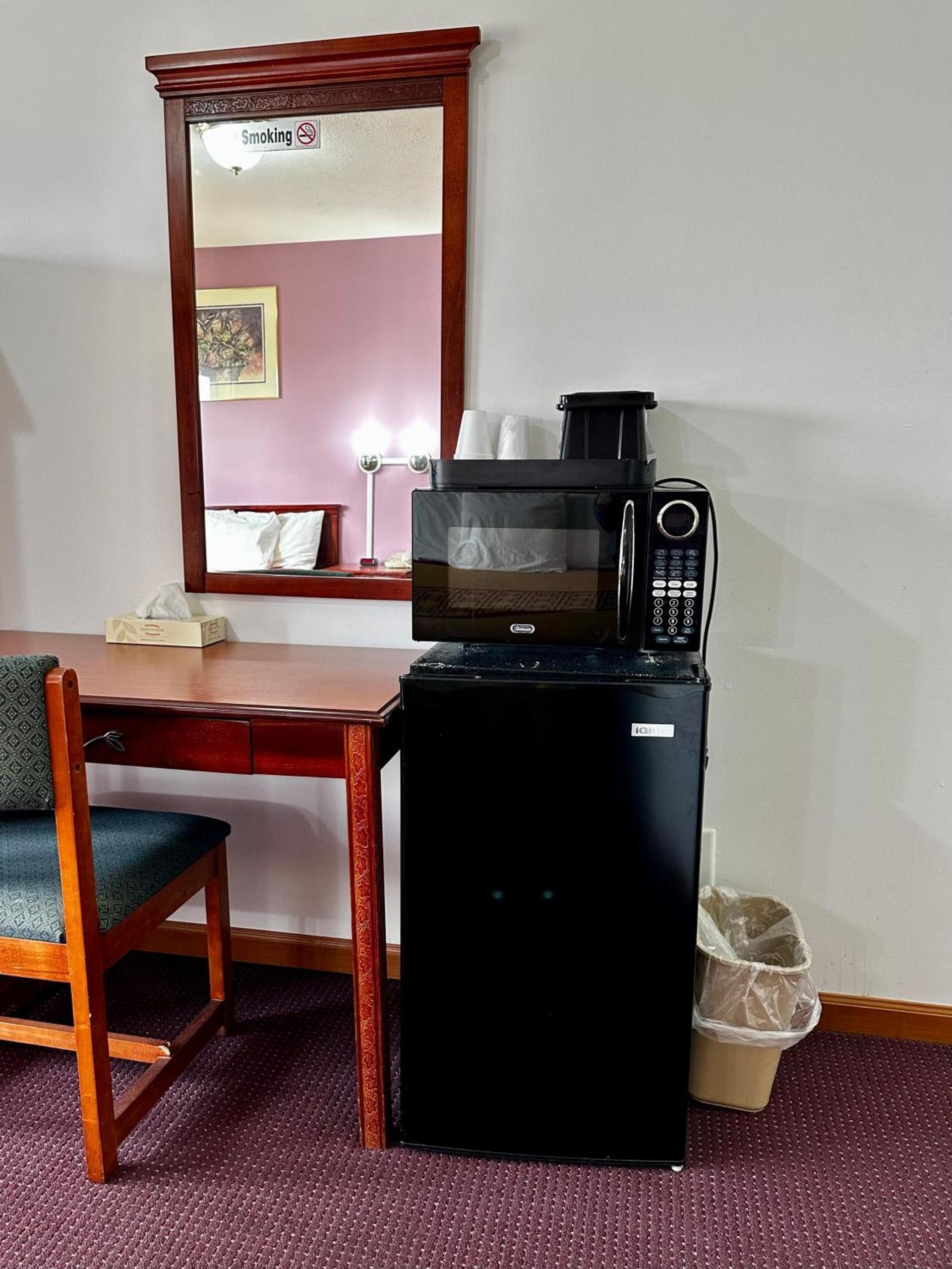 Attica Inn photo 27