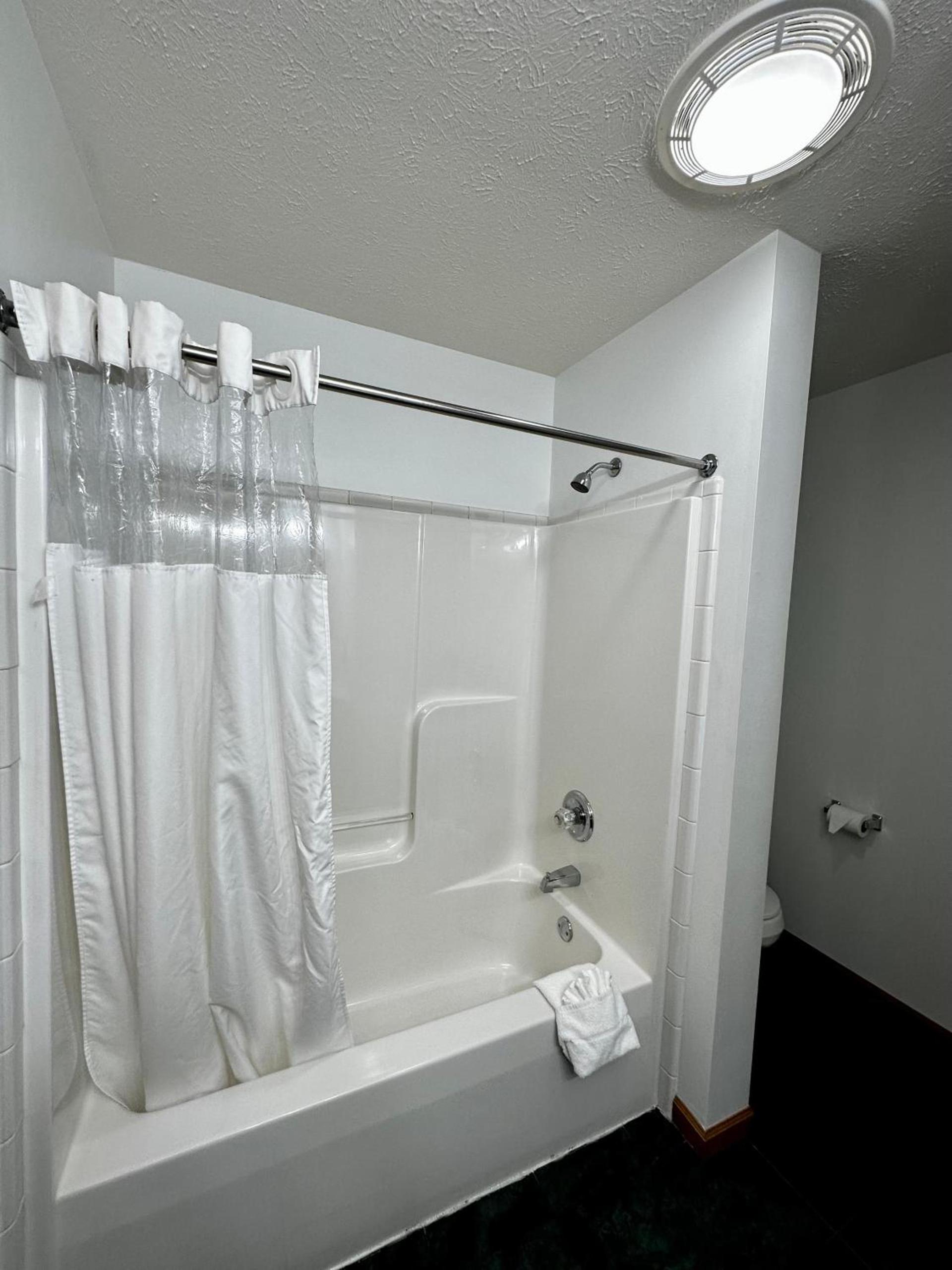 Attica Inn photo 26
