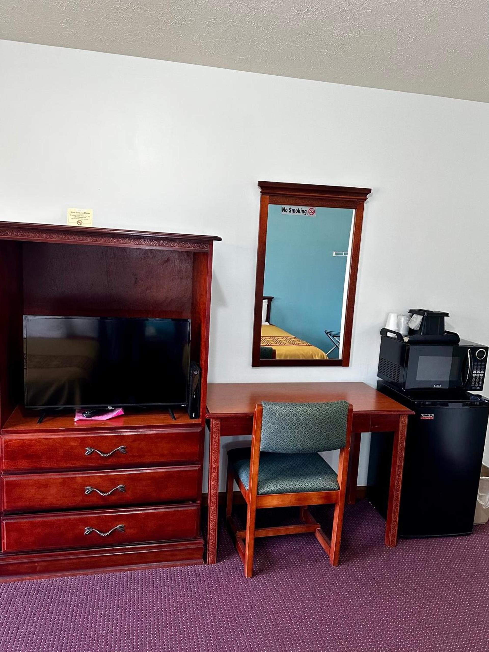 Attica Inn photo 28