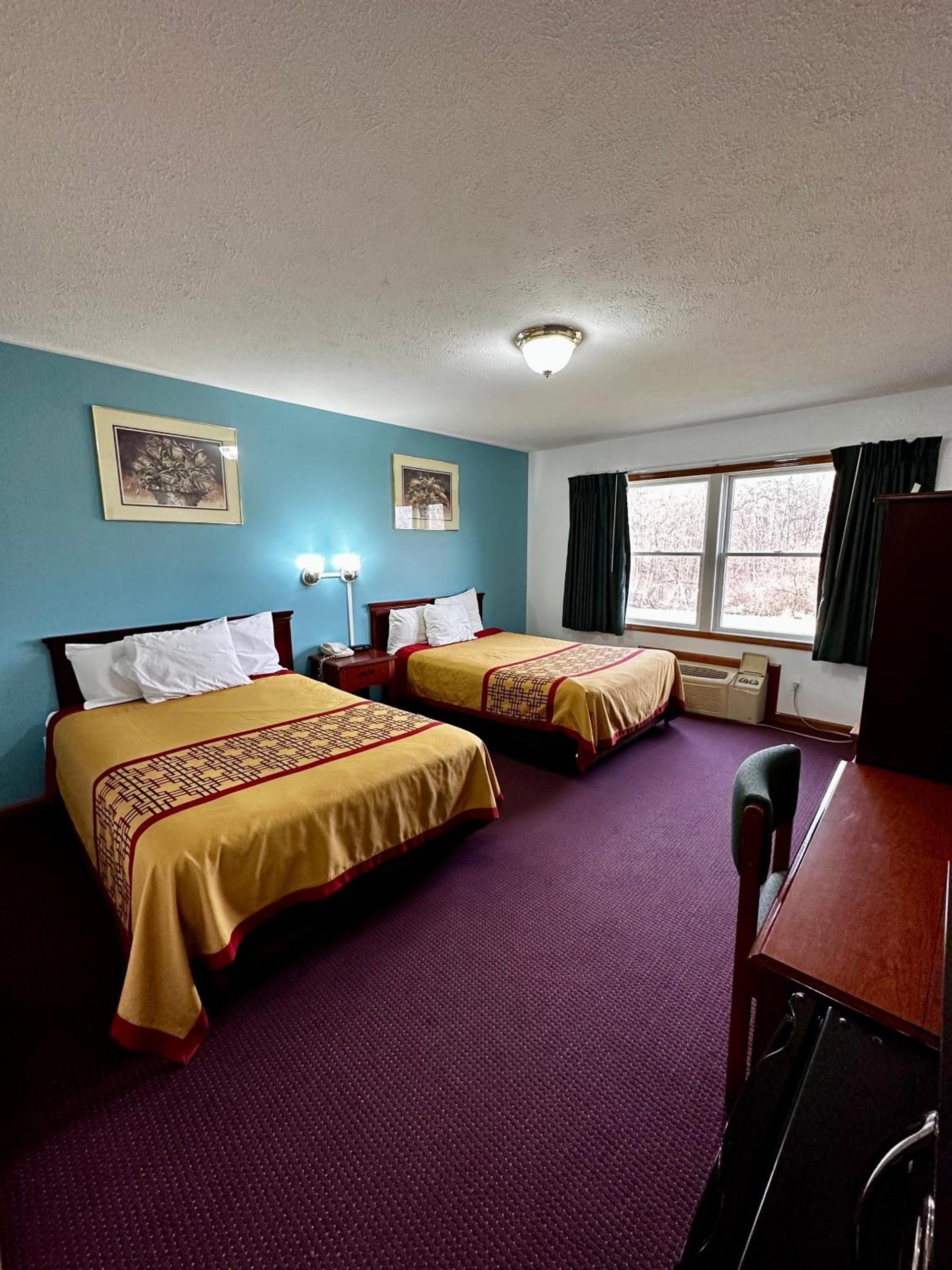 Attica Inn photo 32