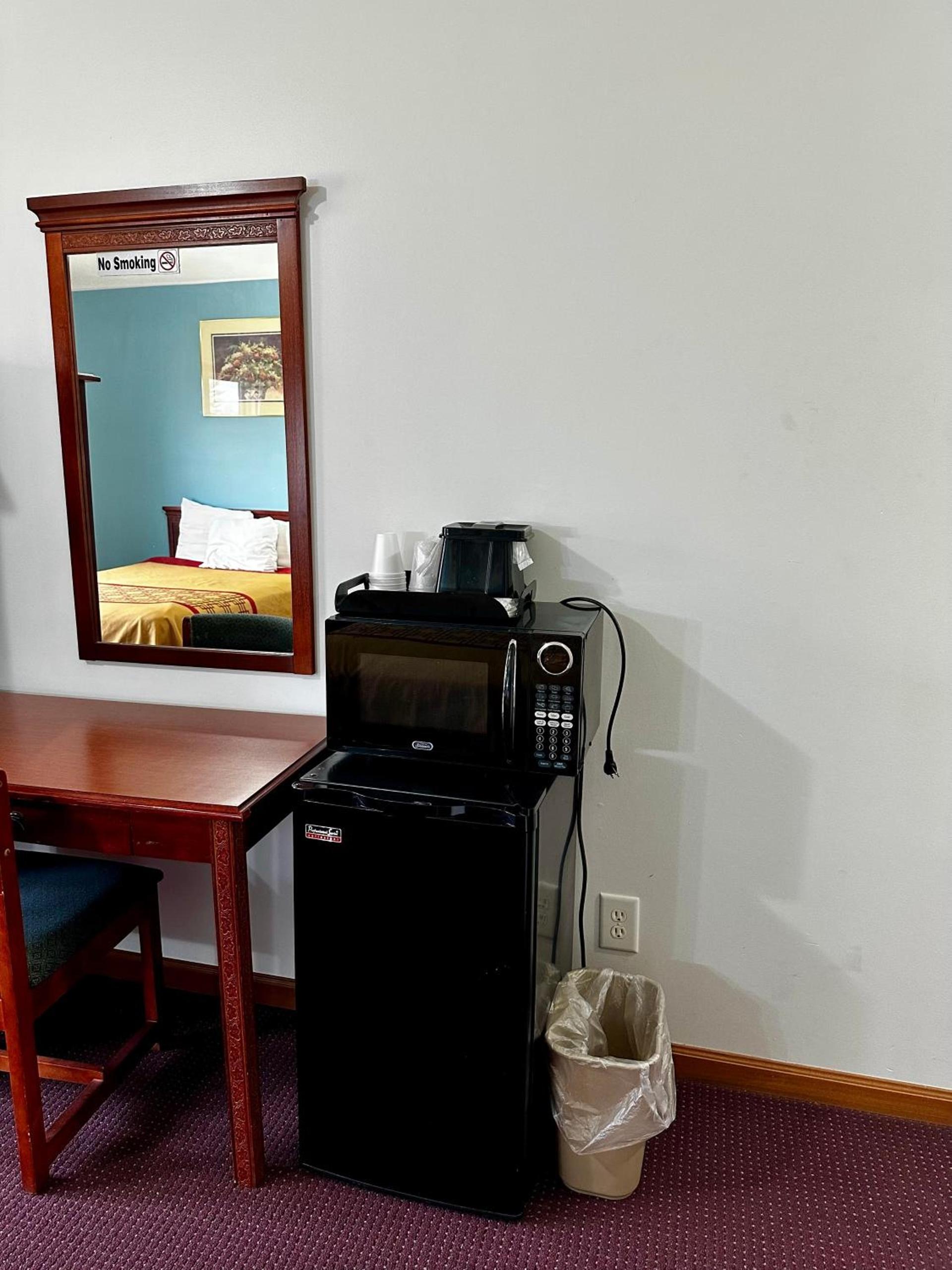 Attica Inn photo 34