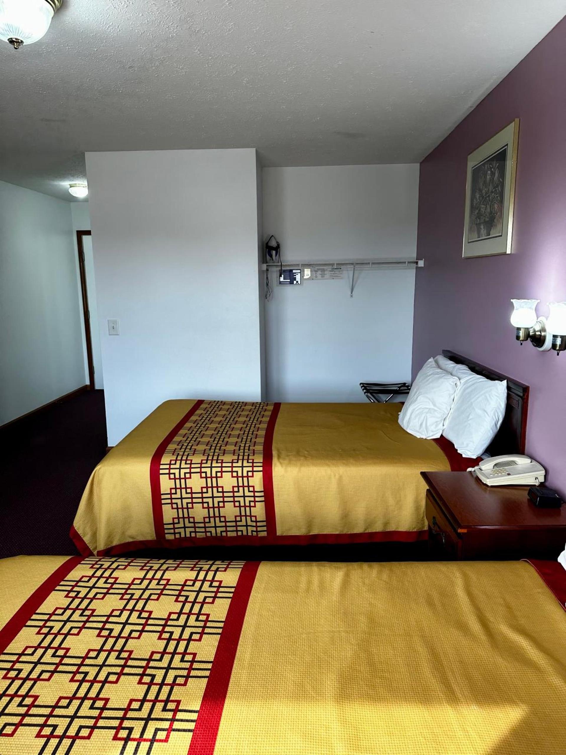 Attica Inn photo 31