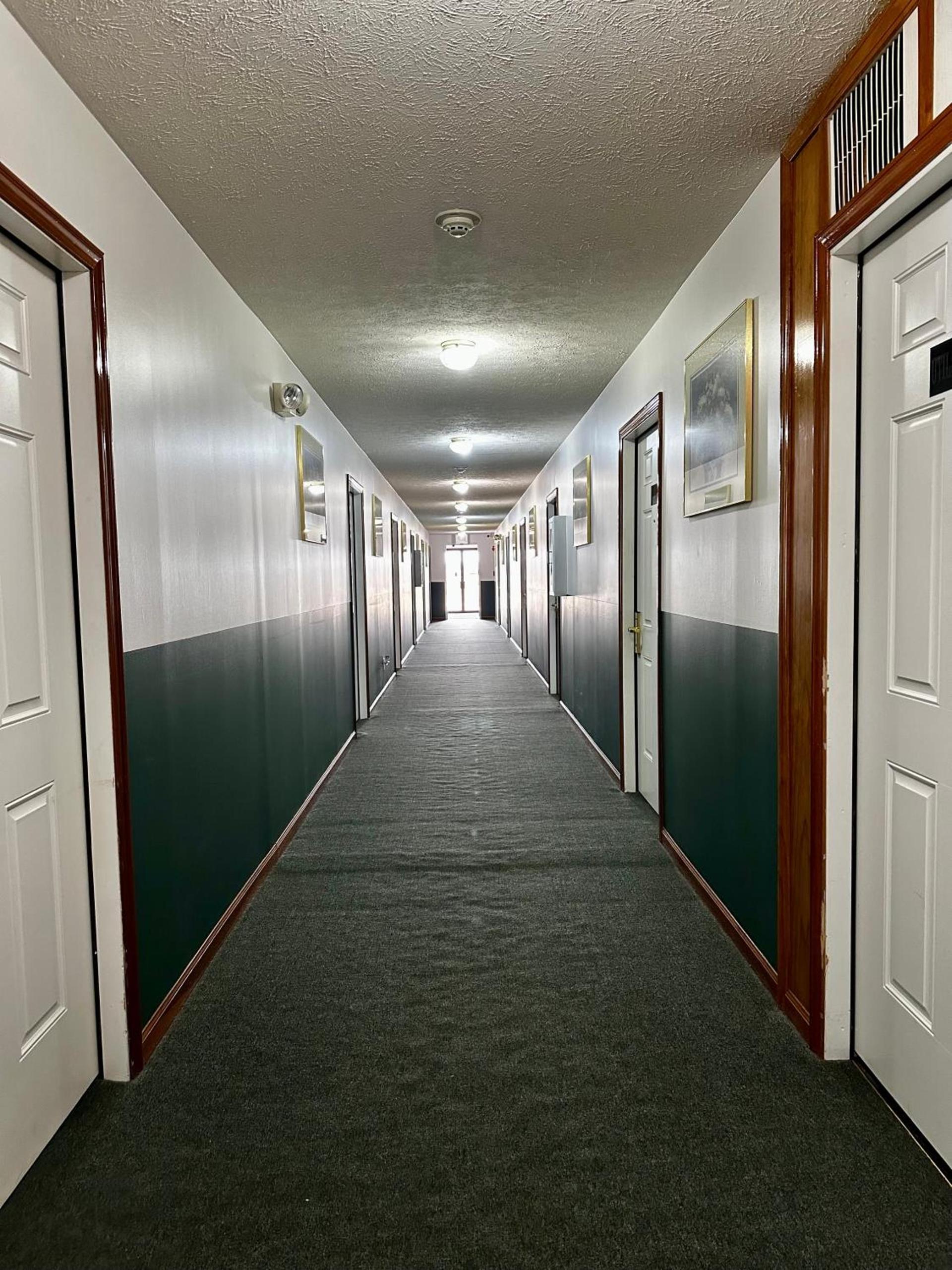 Attica Inn photo 38
