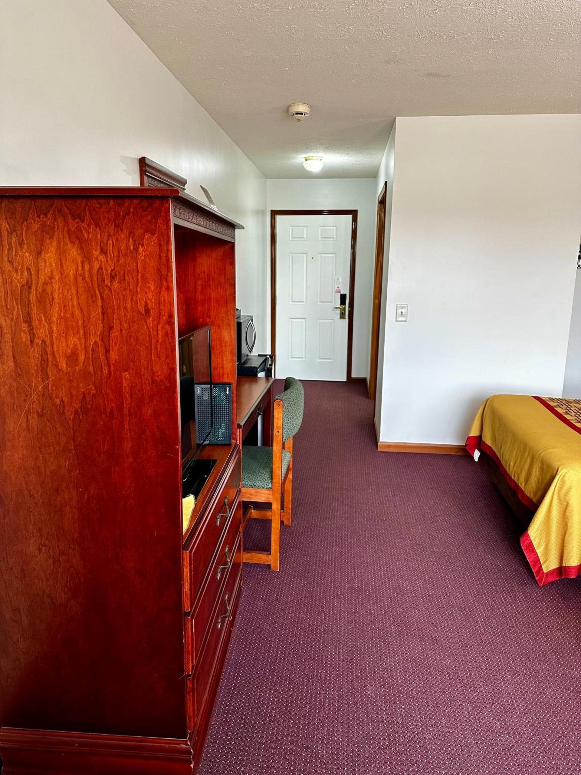 Attica Inn photo 46