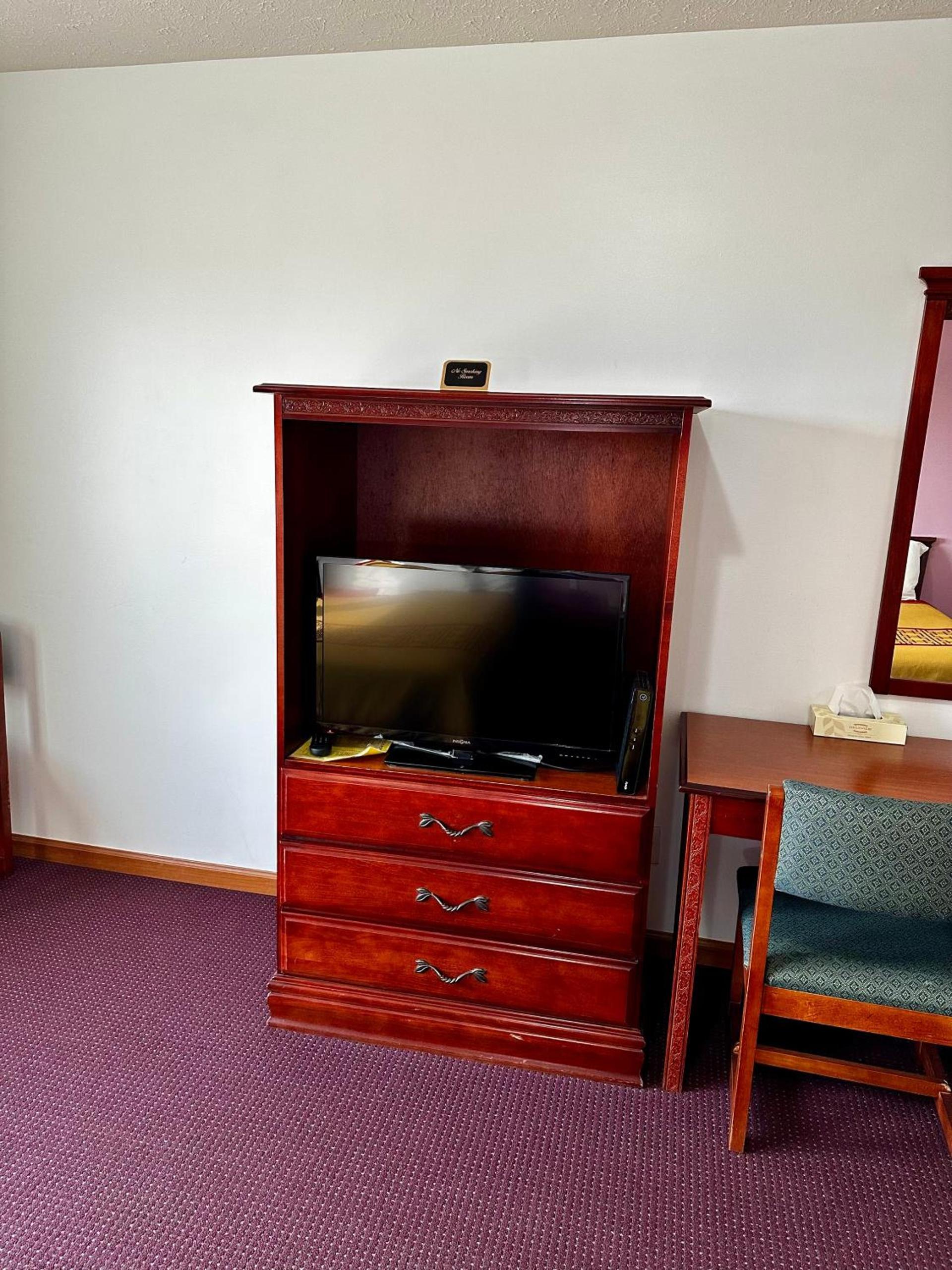 Attica Inn photo 47
