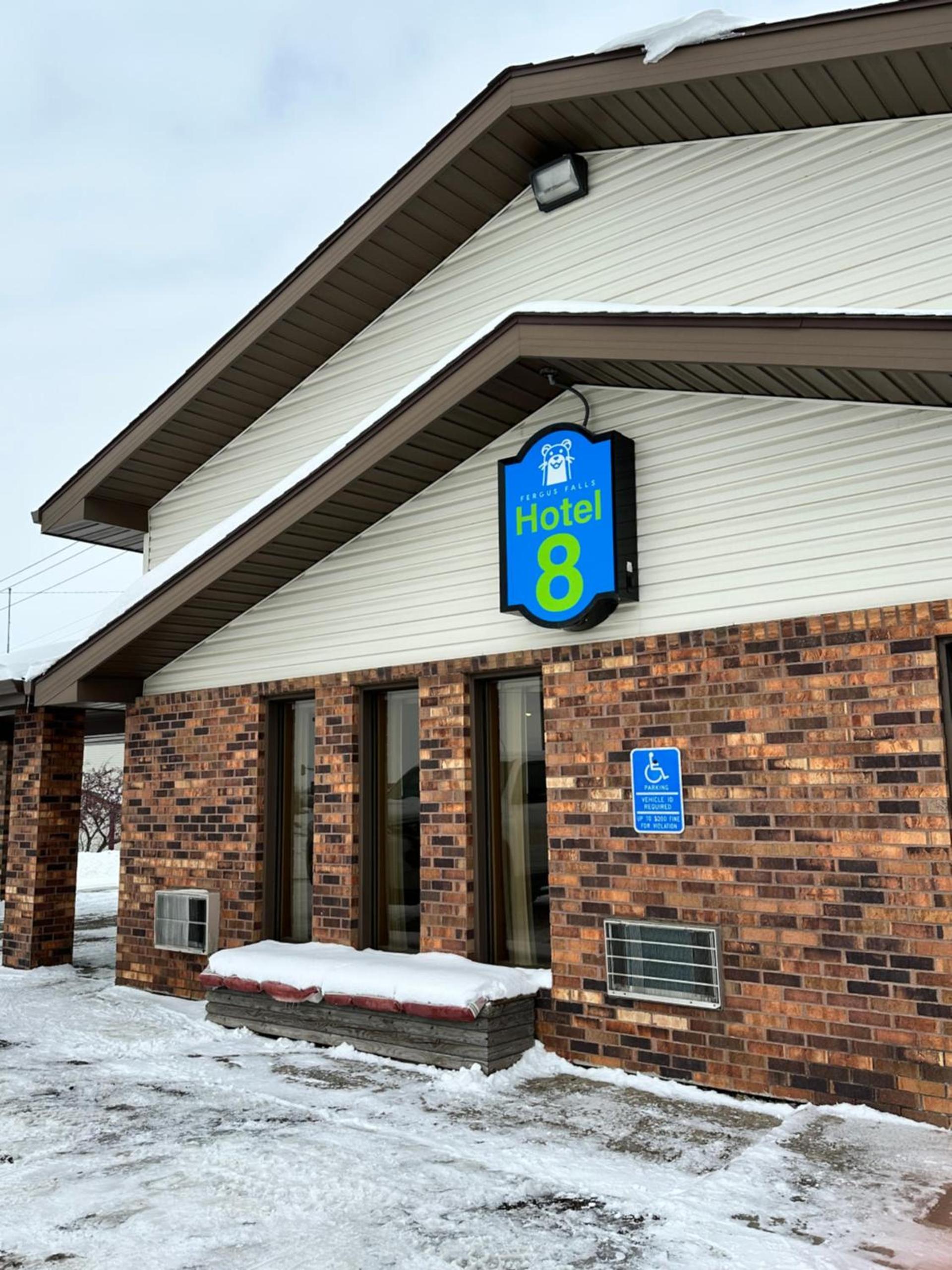 Hotel 8 — hotel in Fergus Falls