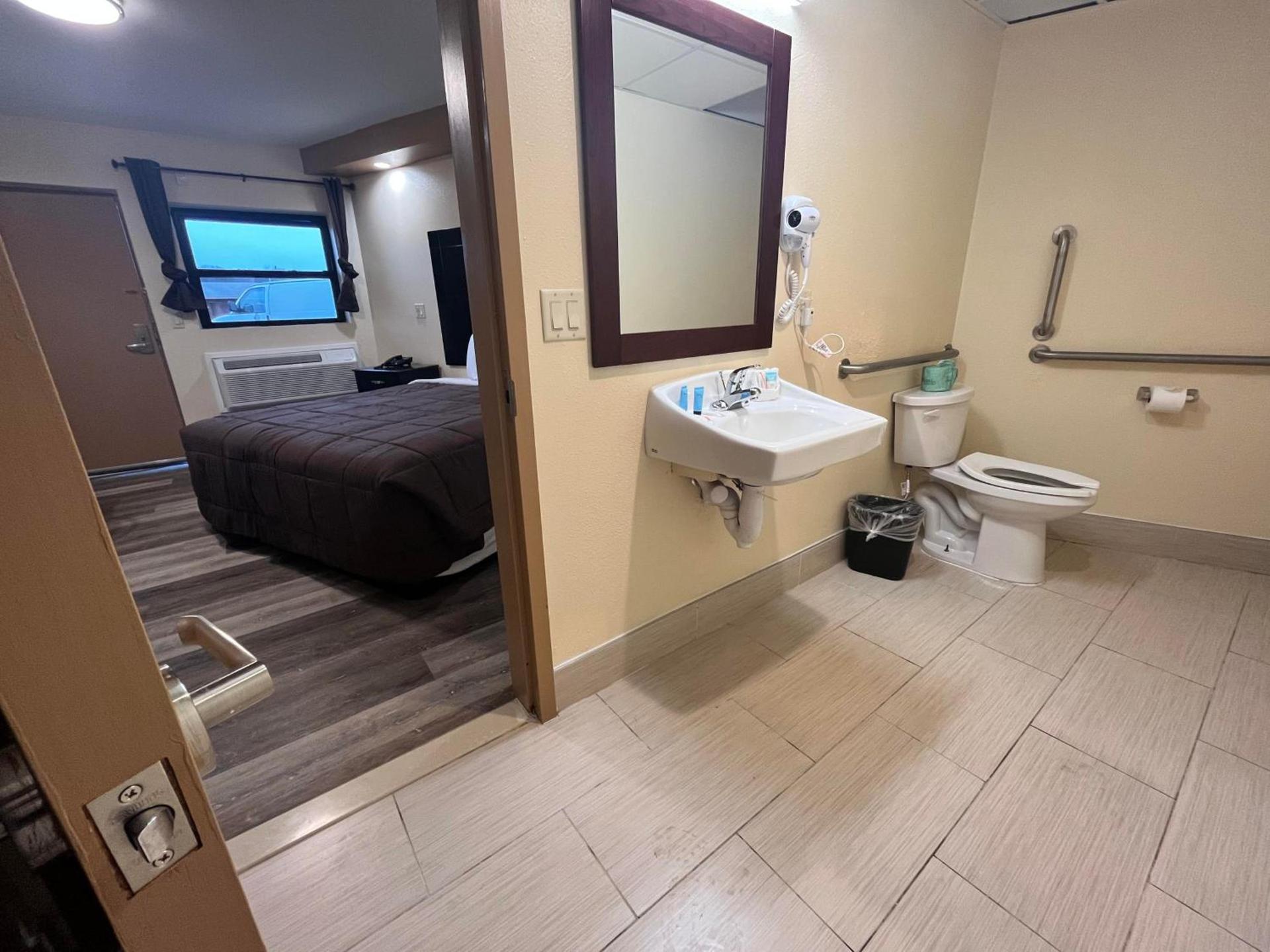 Circle Motor Lodge photo 40