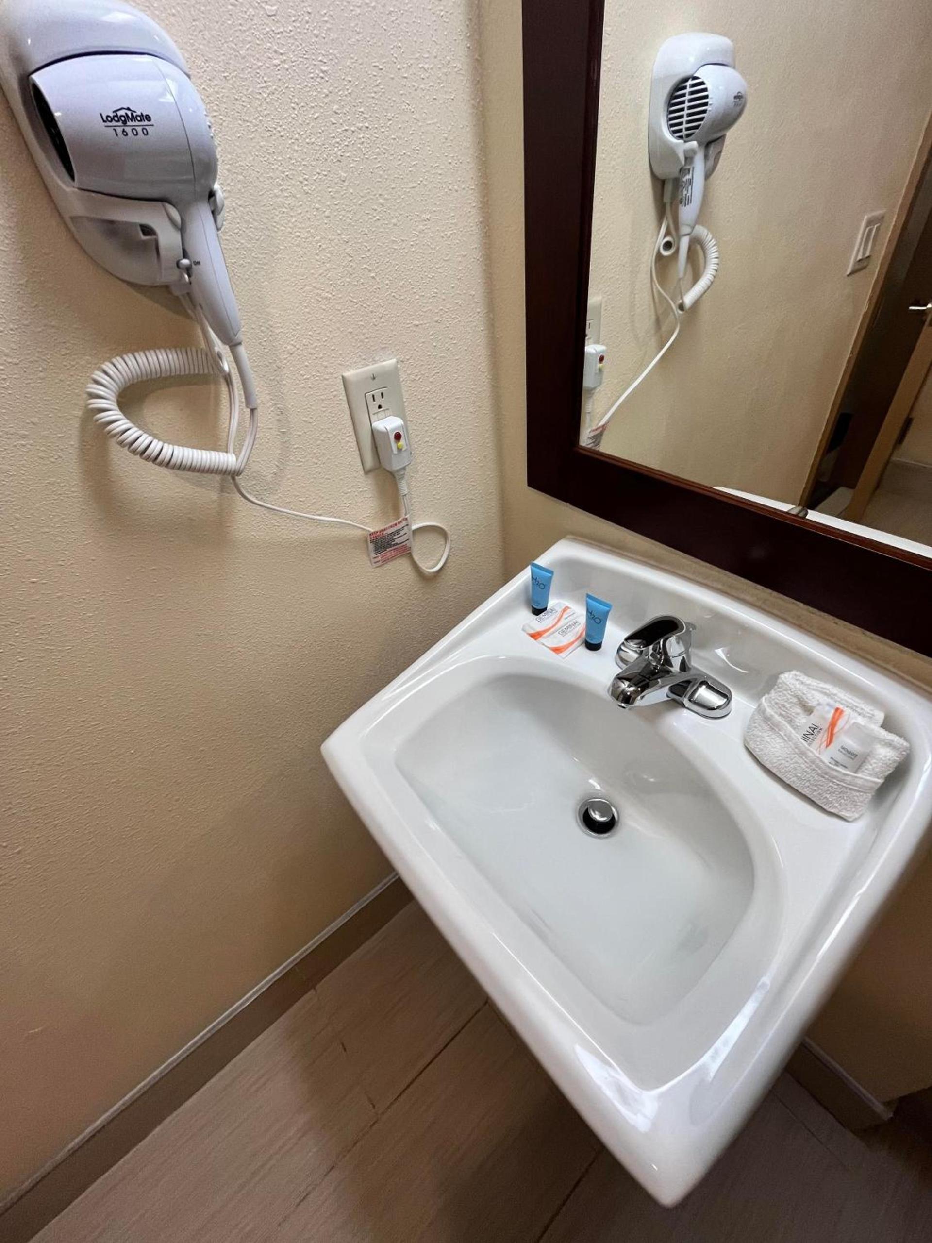 Circle Motor Lodge photo 39