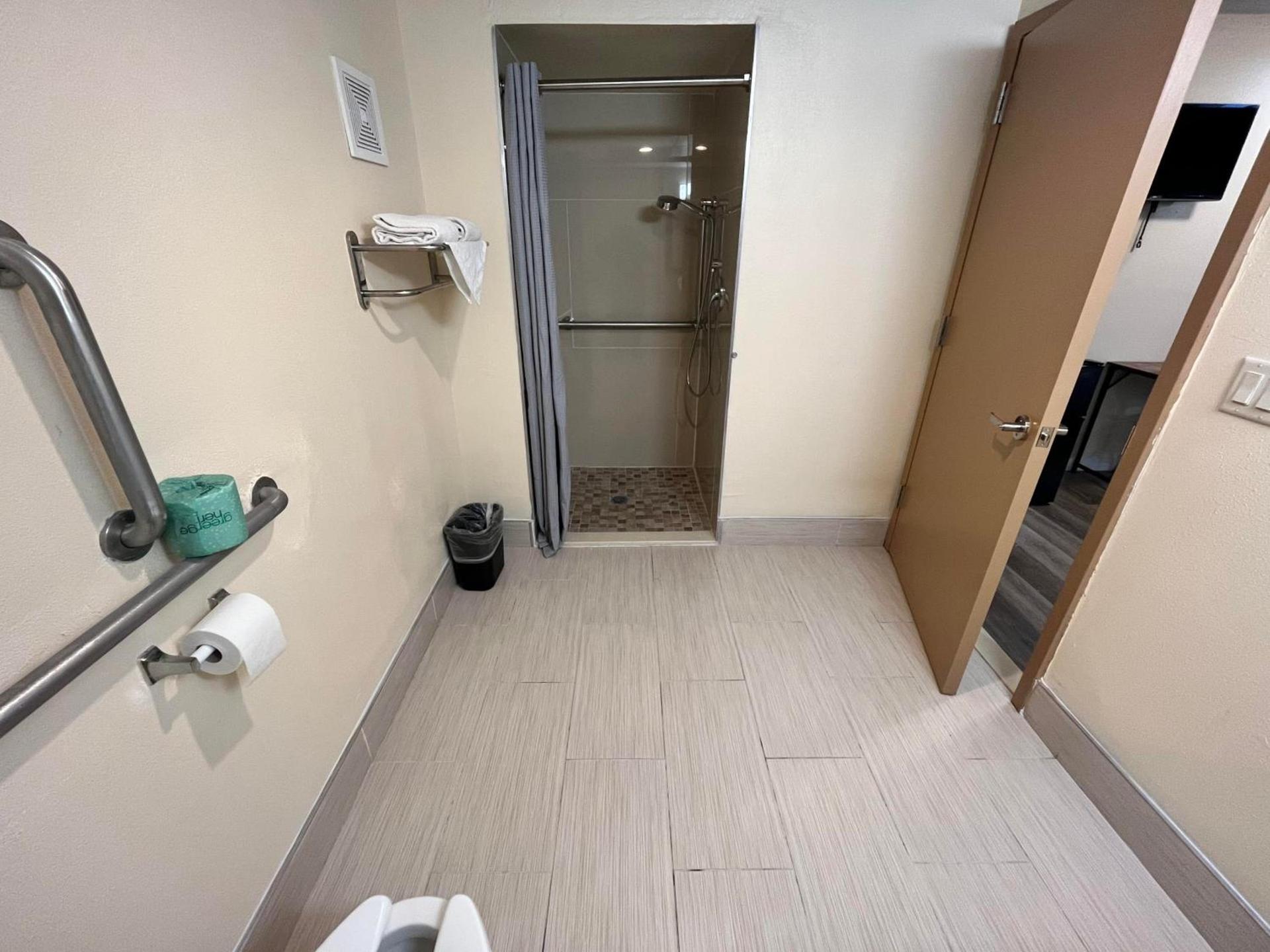 Circle Motor Lodge photo 25