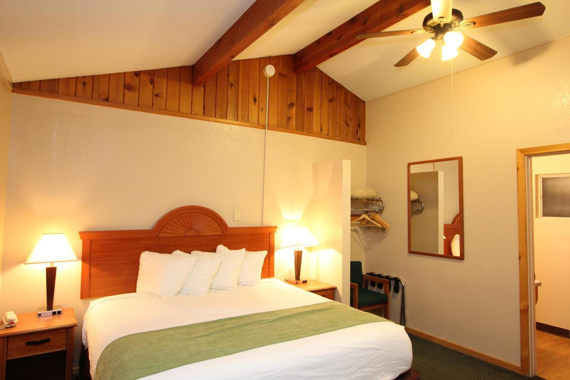 Oakhurst Lodge photo 3