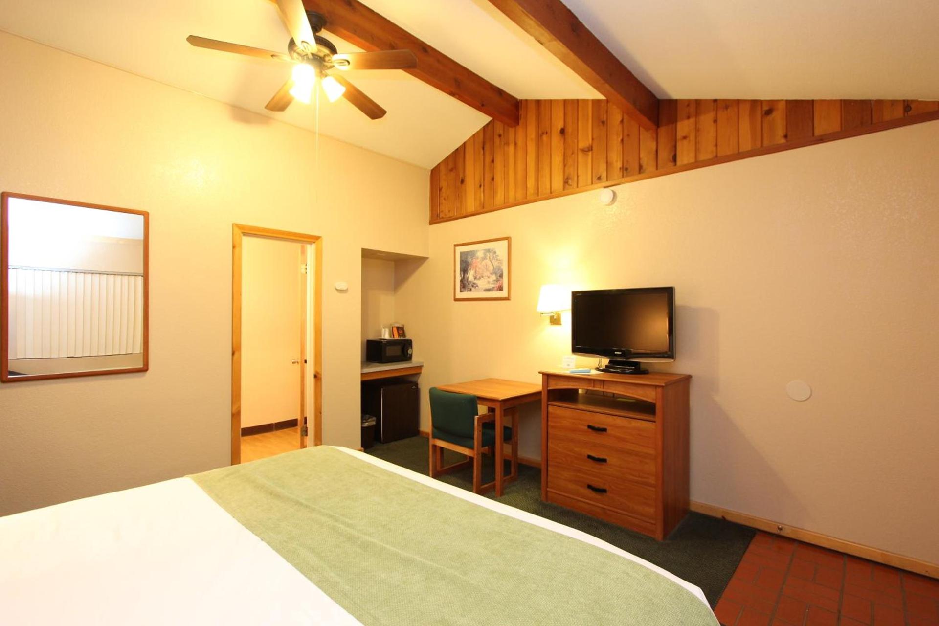 Oakhurst Lodge photo 4
