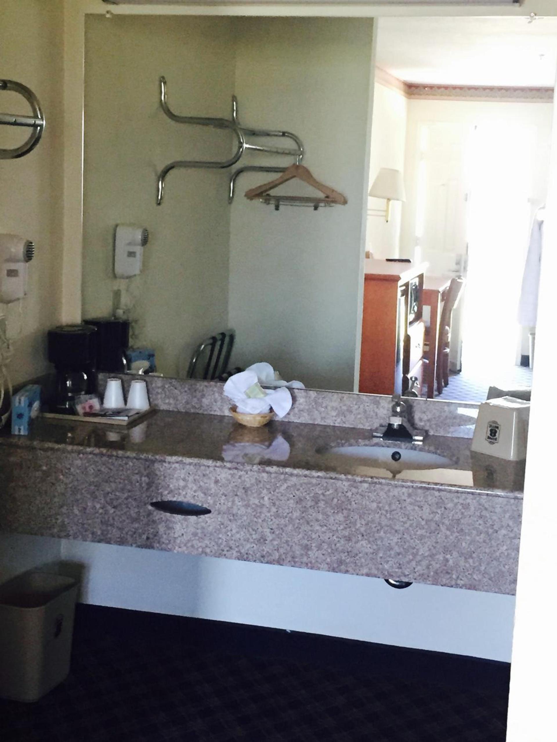 Super 8 by Wyndham Arlington Near AT&T Stadium photo 22