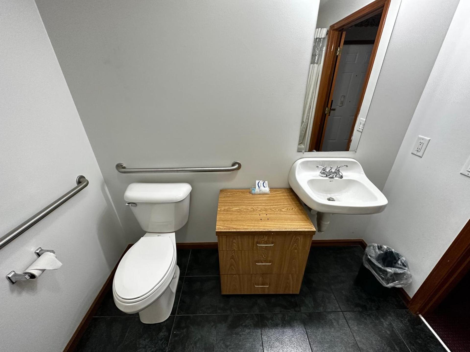 Attica Inn photo 55
