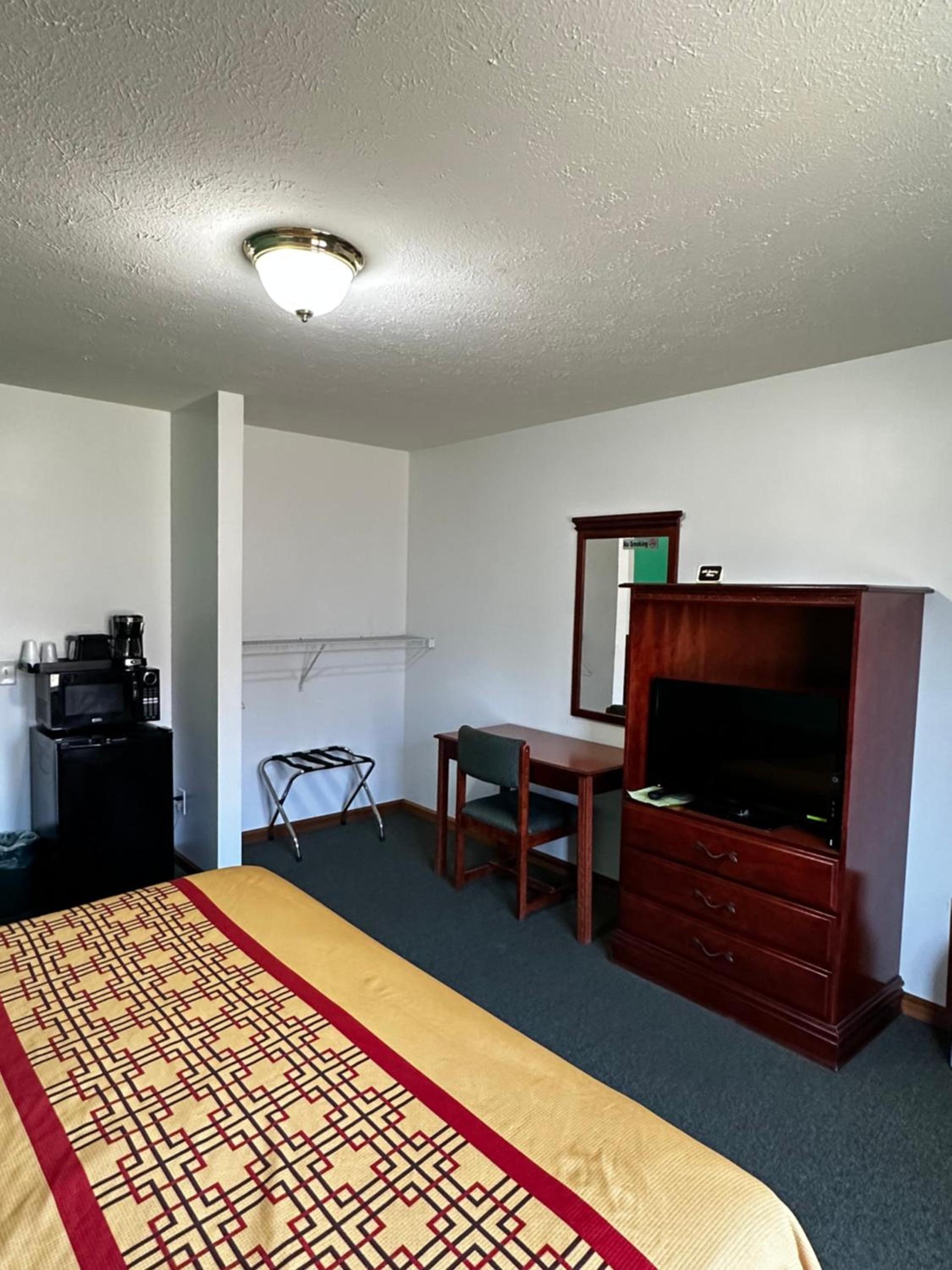 Attica Inn photo 49
