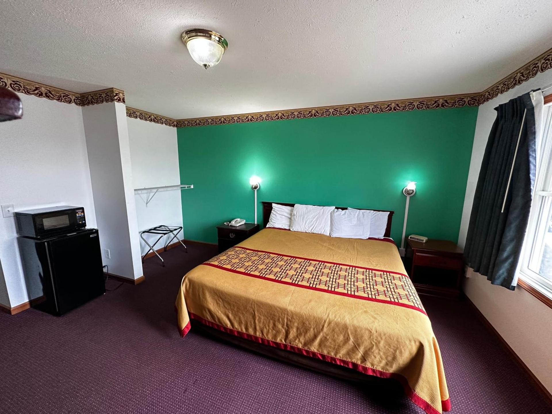 Attica Inn photo 53