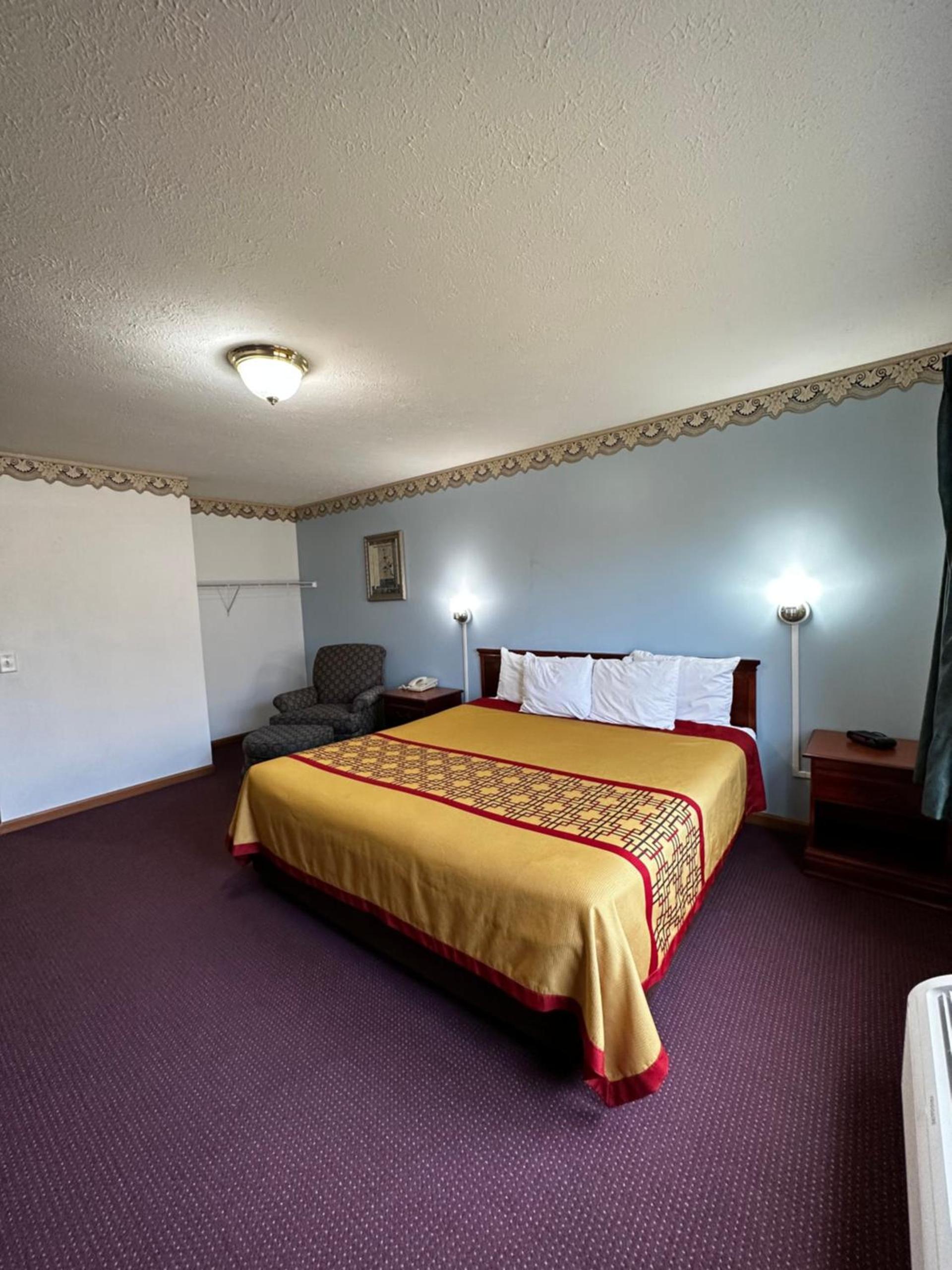 Attica Inn photo 2