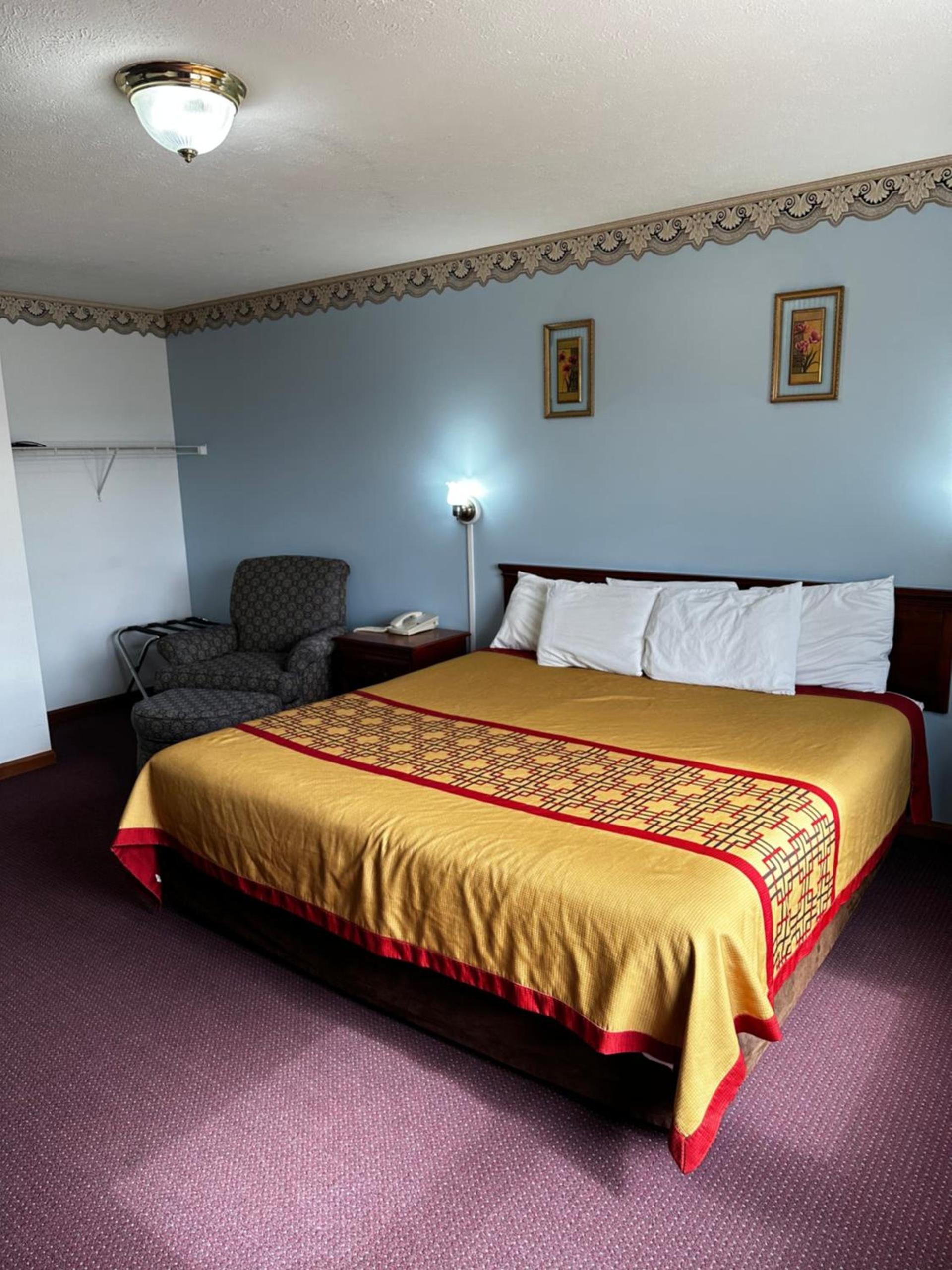 Attica Inn photo 61