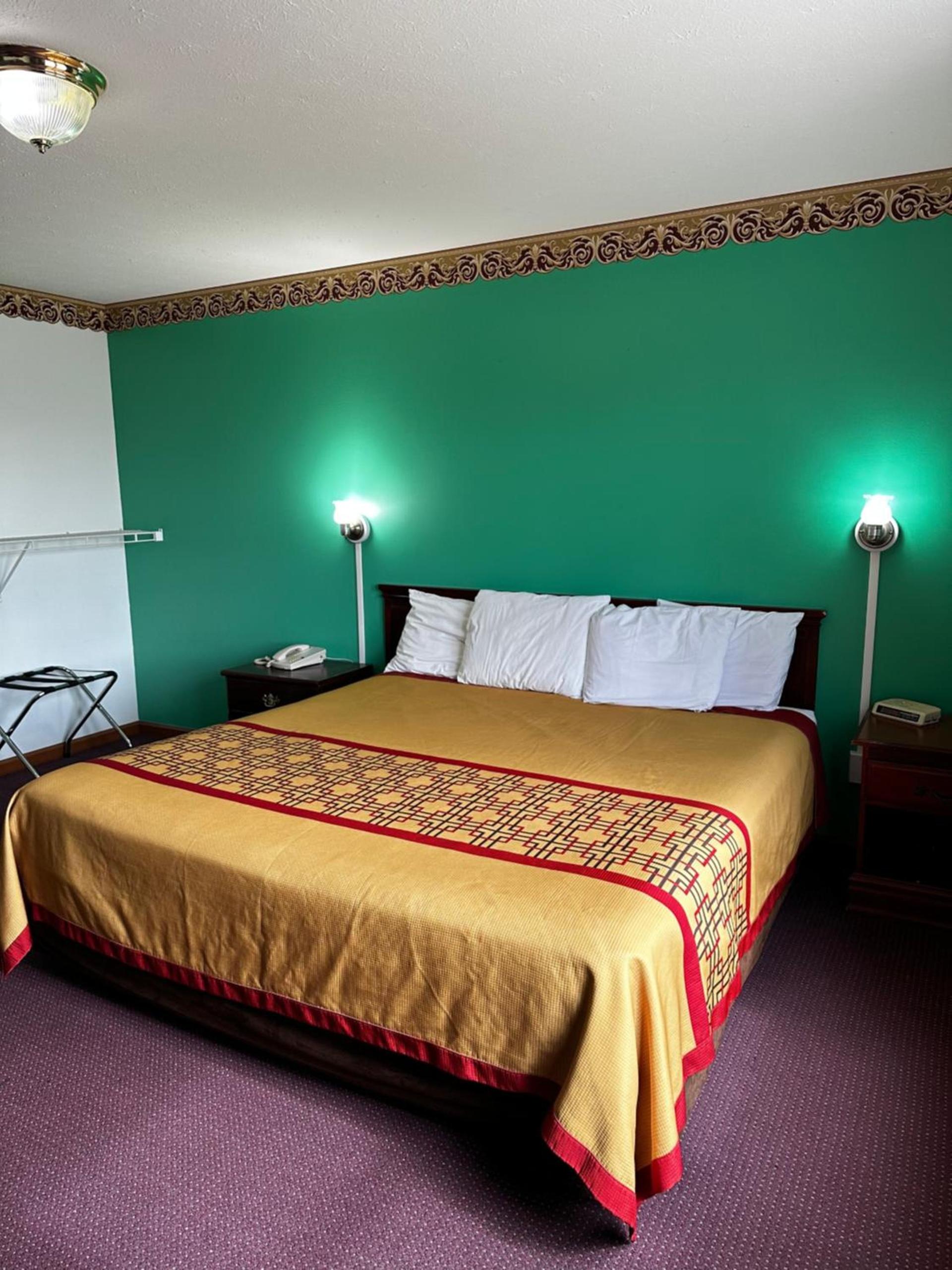 Attica Inn photo 58