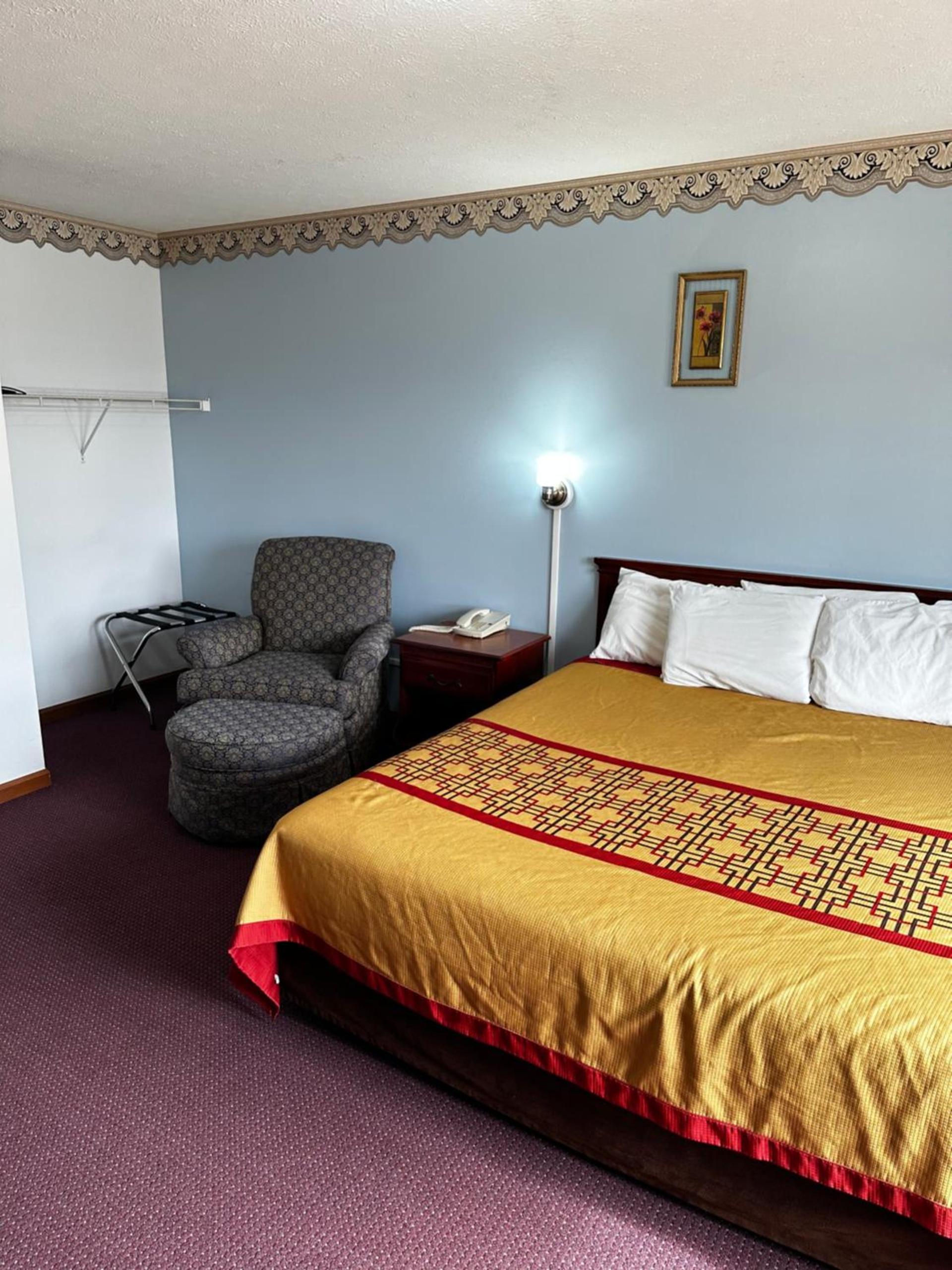 Attica Inn photo 60