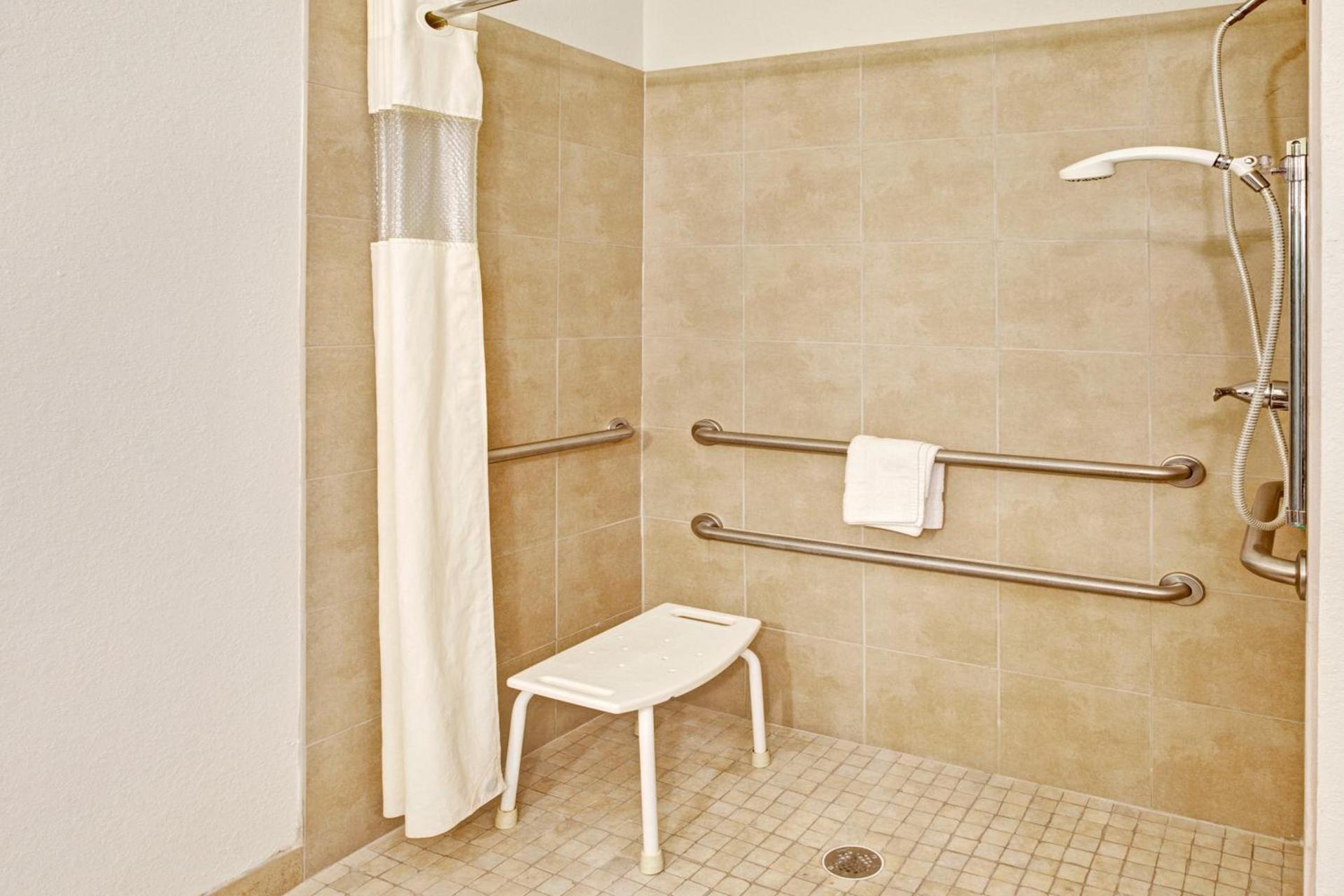 Red Roof Inn La Porte photo 10