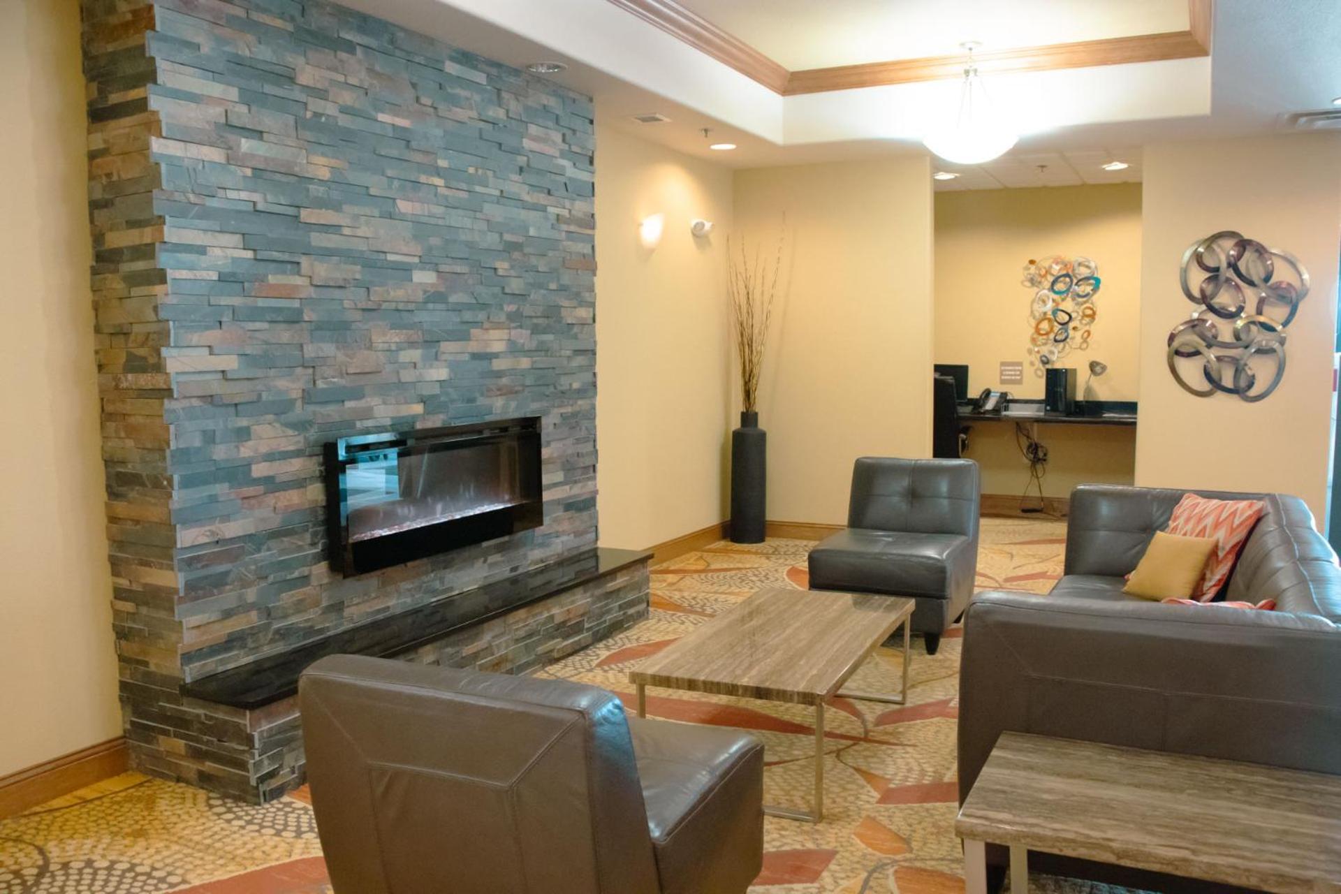 Comfort Inn & Suites Grand Forks near Alerus Center photo 9