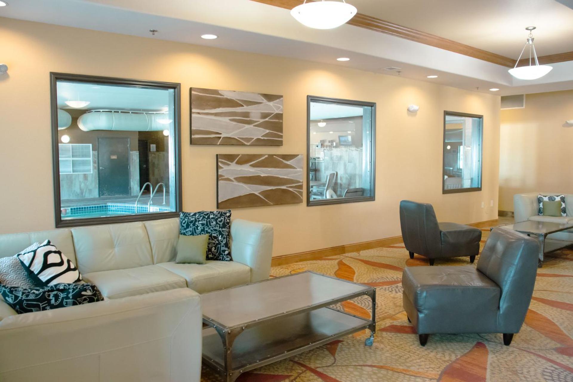 Comfort Inn & Suites Grand Forks near Alerus Center photo 10