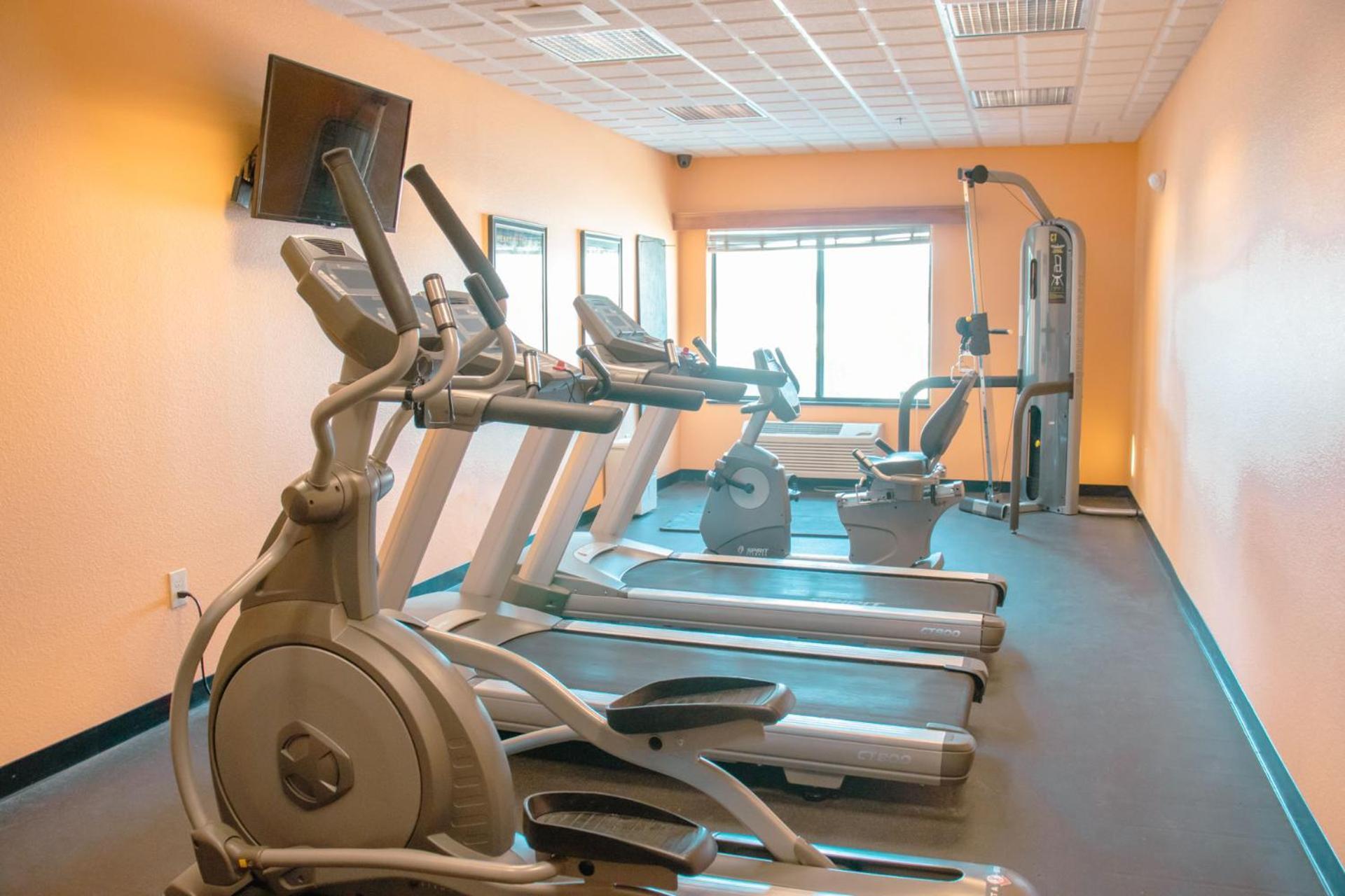 Comfort Inn & Suites Grand Forks near Alerus Center photo 12