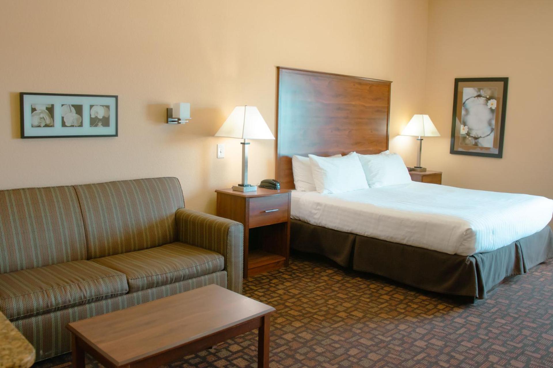 Comfort Inn & Suites Grand Forks near Alerus Center photo 18
