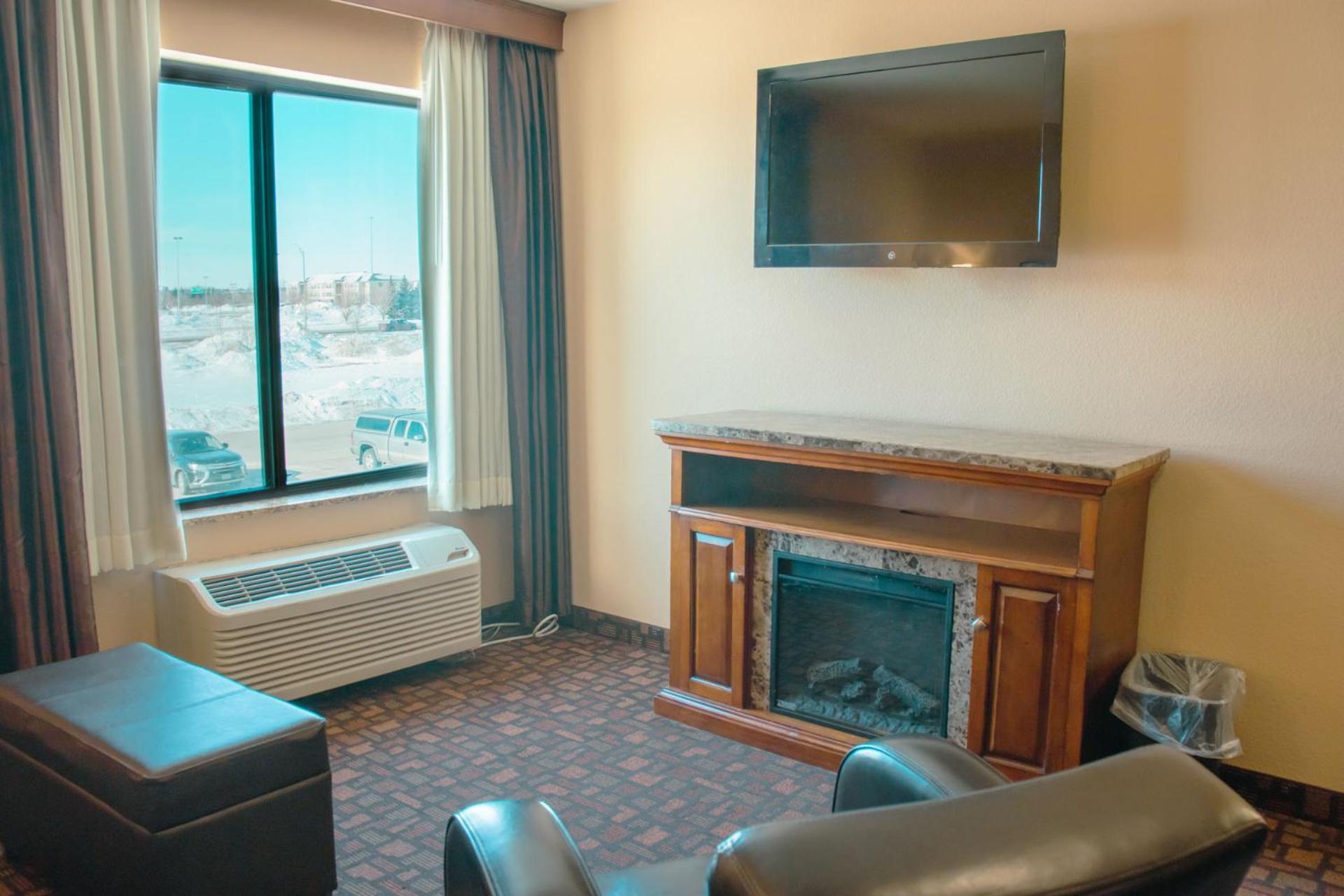 Comfort Inn & Suites Grand Forks near Alerus Center photo 26