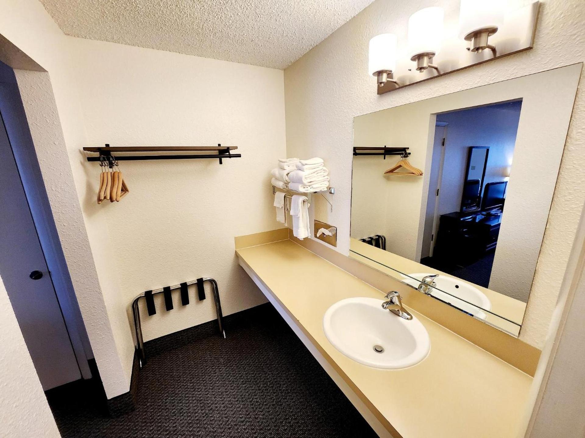 Budget Motel photo 11