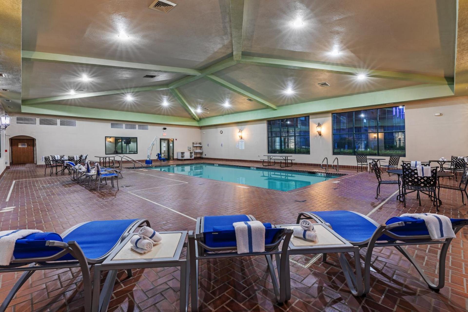 Holiday Inn Express & Suites Tulsa S Broken Arrow Hwy 51 by IHG photo 13